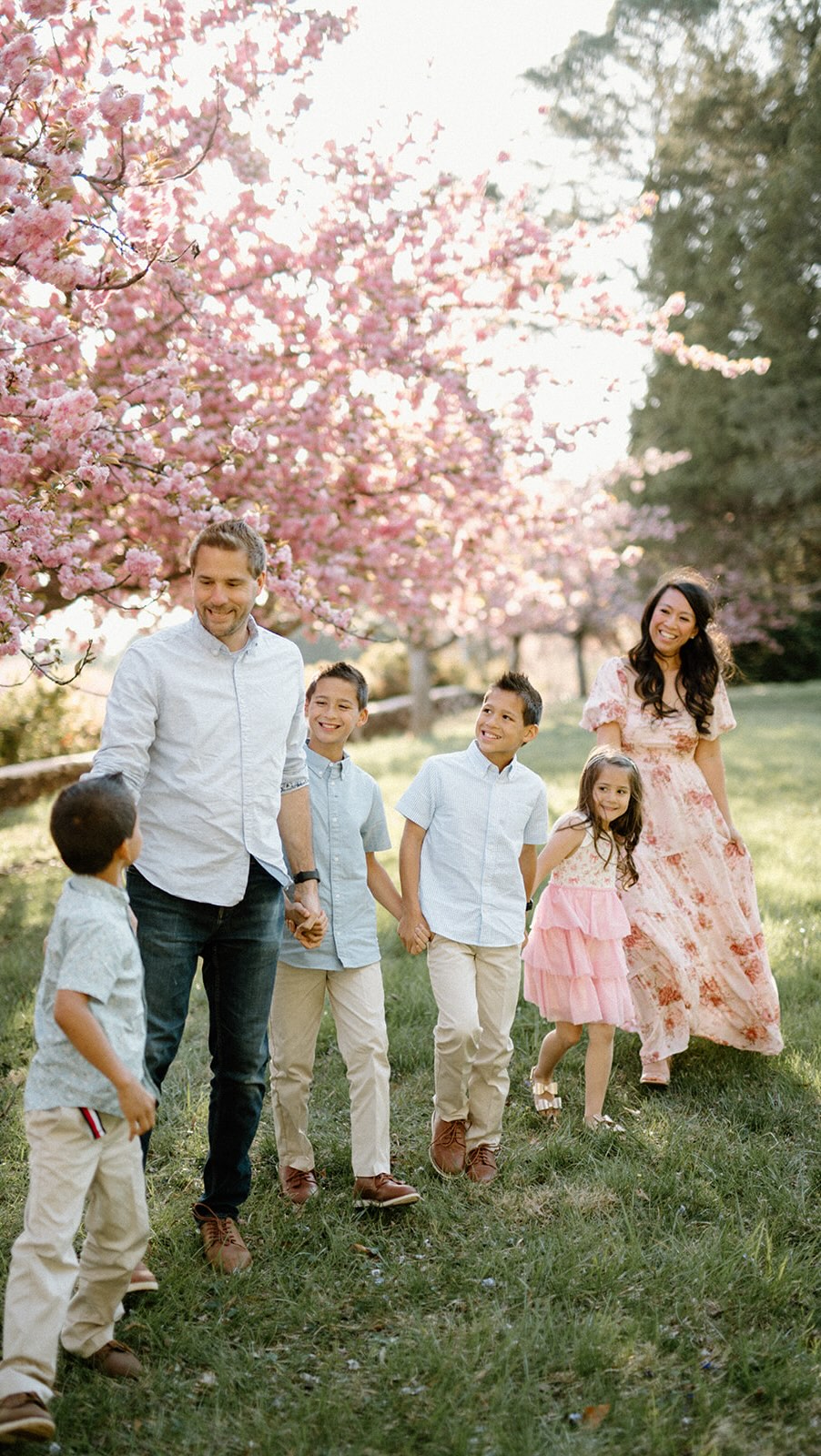 Spring in DC is pure magic 🌸
Cherry blossoms, magnolias, and soft spring light make the perfect backdrop for family and maternity photos.
My DMV Spring Mini Sessions are now open and they sell out every year.
Book through the link in my bio
