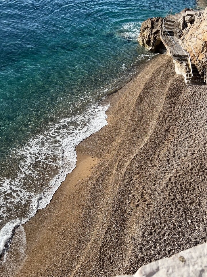 When it’s starting to feel like spring… you know summer isn’t far away 🌞
Across the Riviera, seasonal restaurants are slowly reopening their doors and the summer season will be in full swing before we know it. For many hospitality businesses, this also means one of the busiest periods of the year, both offline and online.
Consistent social media during the season helps keep your restaurant, hotel or beach club top of mind for guests planning their next lunch, dinner or weekend escape.
If you’re looking for some support with your social media during the busier months, feel free to get in touch.
#socialmediamarketing #monaco #socialmediamanagement #socialmediamanager #montecarlo