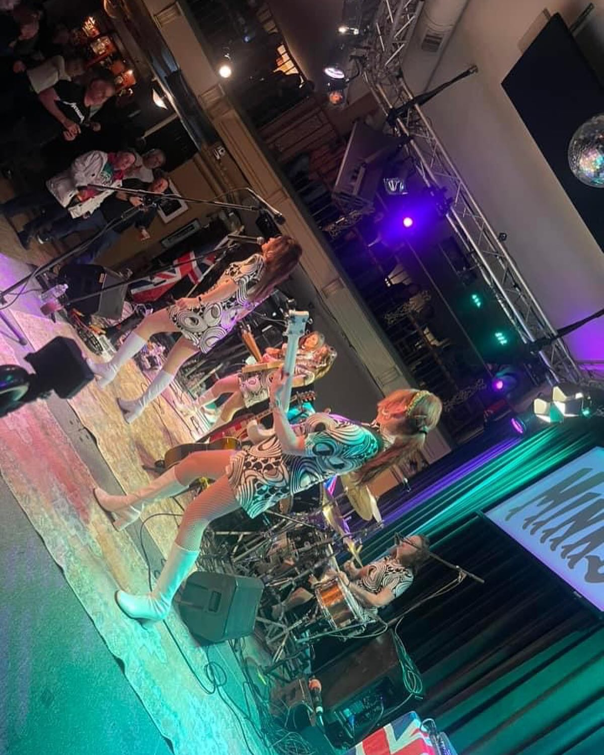 The #weekend in pictures! Thanks to everyone who came out to see @theminksband @clubfox_rwc and @chick_jagger @tootstavern ! Next up we’ve got The Minks - All Girl Kinks Tribute @thechapelsf with @liquidskyhendrixtribute #friday 4/19, then I’ll be at the @outersunsetfarmersmarket #sunday 4/21 performing #solo as @xtinammusic #rocknroll #sanfrancisco #sf #tributeband #indiemusician