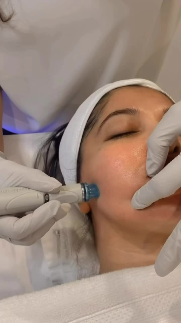 🌸 Book your appointment this spring and treat your skin!
Use code SPRING15 when booking and enjoy 15% off any facial treatment.
✨ This offer is valid all spring long.
📩 DM to book your appointment or message on WhatsApp: +44 20 8392 0600
