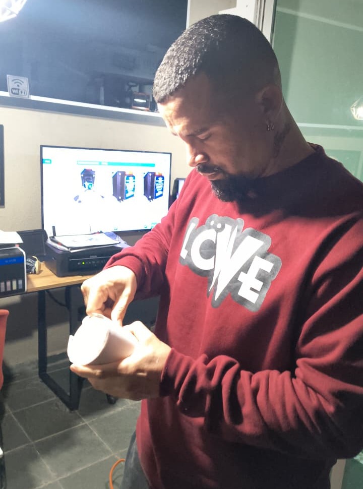 Receber Joelmo no nosso curso presencial de sublimação foi incrível! Um dia dedicado a transformar criatividade em produtos únicos. 🎨 #CursoDeSublimacao #SublimacaoDeProdutos #WorkshopDeArte