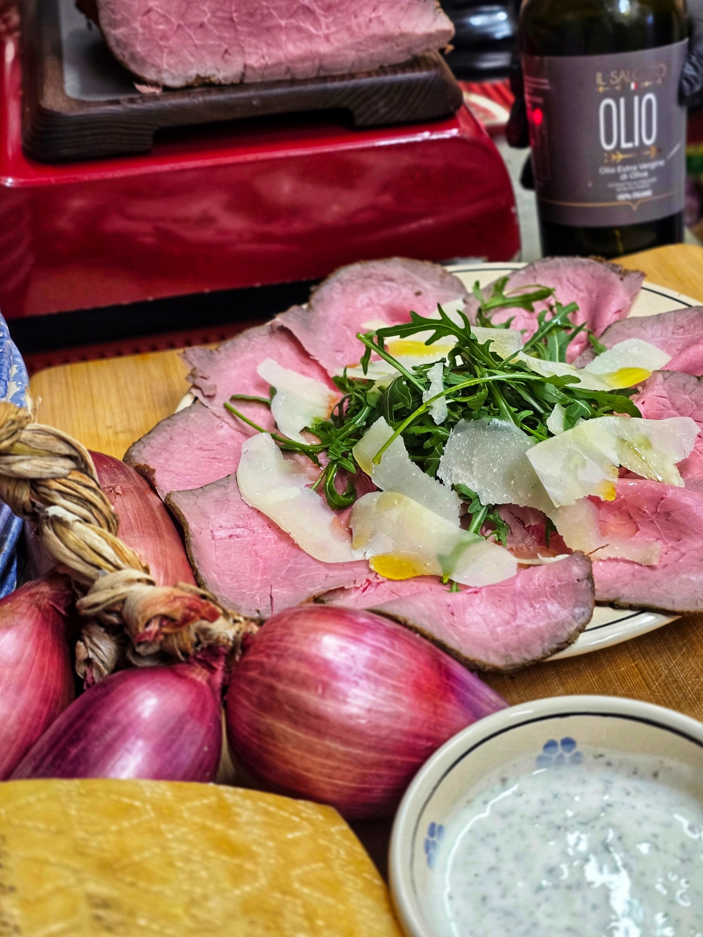 Friday Special🚀🙌🏻
Roast beef, rucola, scaglie di grana e salsa fatta in casa🤯.
Freshly sliced, full of flavor.🥹❤️
#food #foodie #foodlover #foodgasm #foodporn