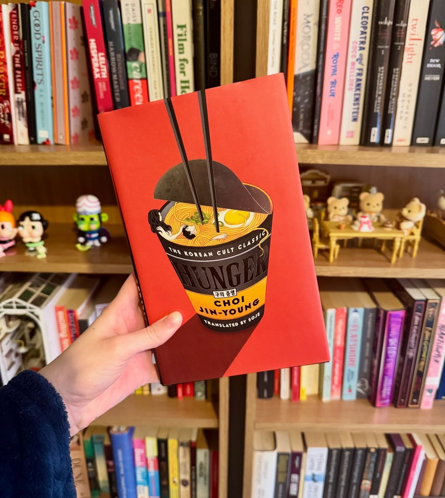 Hunger by Choi Jin-Young (Translator: Soje)
⭐️⭐️⭐️.75
•••
“Hunger” follows Dam after she discovers her lover, Gu’s, dead body on the street and proceeds to take him home and eat him so he can be with her always.
I really enjoyed the way that this book was structured; a mixture of short and long chapters that also switch perspectives between Dam (marked with a white circle), and Gu’s spirit (marked with a black circle). These chapters also constantly switch perspective between old memories from both of them to the current moment of Dam eating Gu’s body and his spirit watching her do so.
Everyone who knows me knows I love a book where cannibalism is used as a metaphor for love. Which is why I was a little disappointed that the majority of the book was memories of their past together and apart. I understand that this was important to understand their connection, love, and Dam’s immense grief and why she ultimately decides to eat his corpse. However, I wish their were a few more scenes of her actually eating him, that we got to see her finish eating him and what she felt and thought as there was less and less of him to eat and how she felt when there was no trace left of him.
Overall this was an interesting story that was also easy to read. Have you read this book? What are your thoughts?
•••
#bookstagram #books #reader #bookreview #hunger