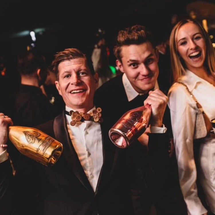 #tartufo & #teatro #event #bar #restaurant @herzog.muc by @artisthegroup @francescoalfredosessler #trüffelpasta #trüffelpommes #sipsmith #gin #nicememories #nächstesevent am 2.12. @kubaschewski.bar Fotos: Mediaportal francescoalfredo.com