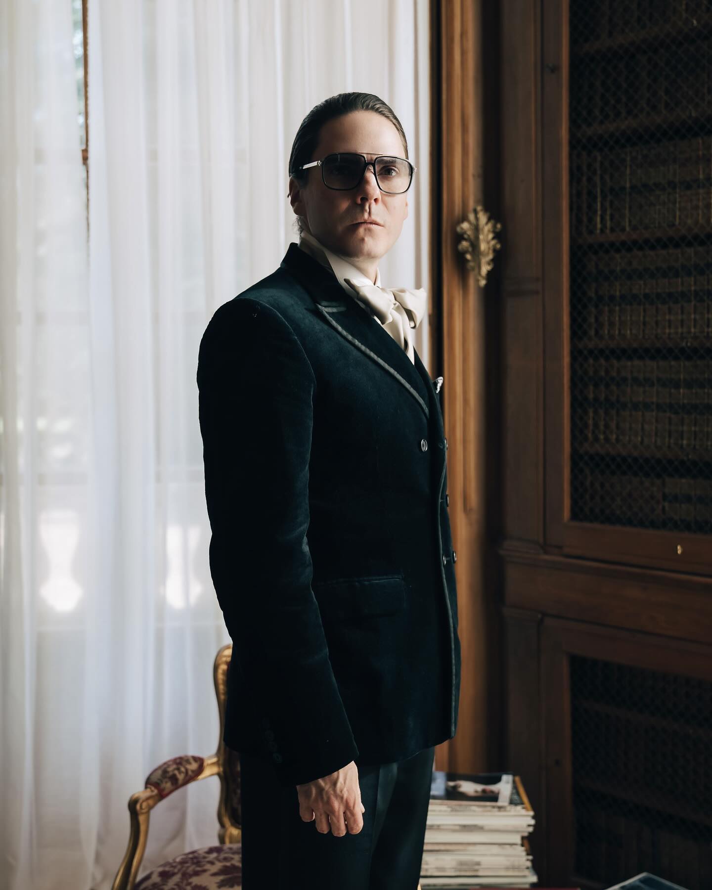 Did you spot us in the @disneyplusfr series #becomingkarllagerfeld 🪭? What a wonderful biopic of the iconic Karl Lagerfeld. Bravo to @thedanielbruhl @theodorepellerin and the rest of the cast and team 🎥🎬🍿