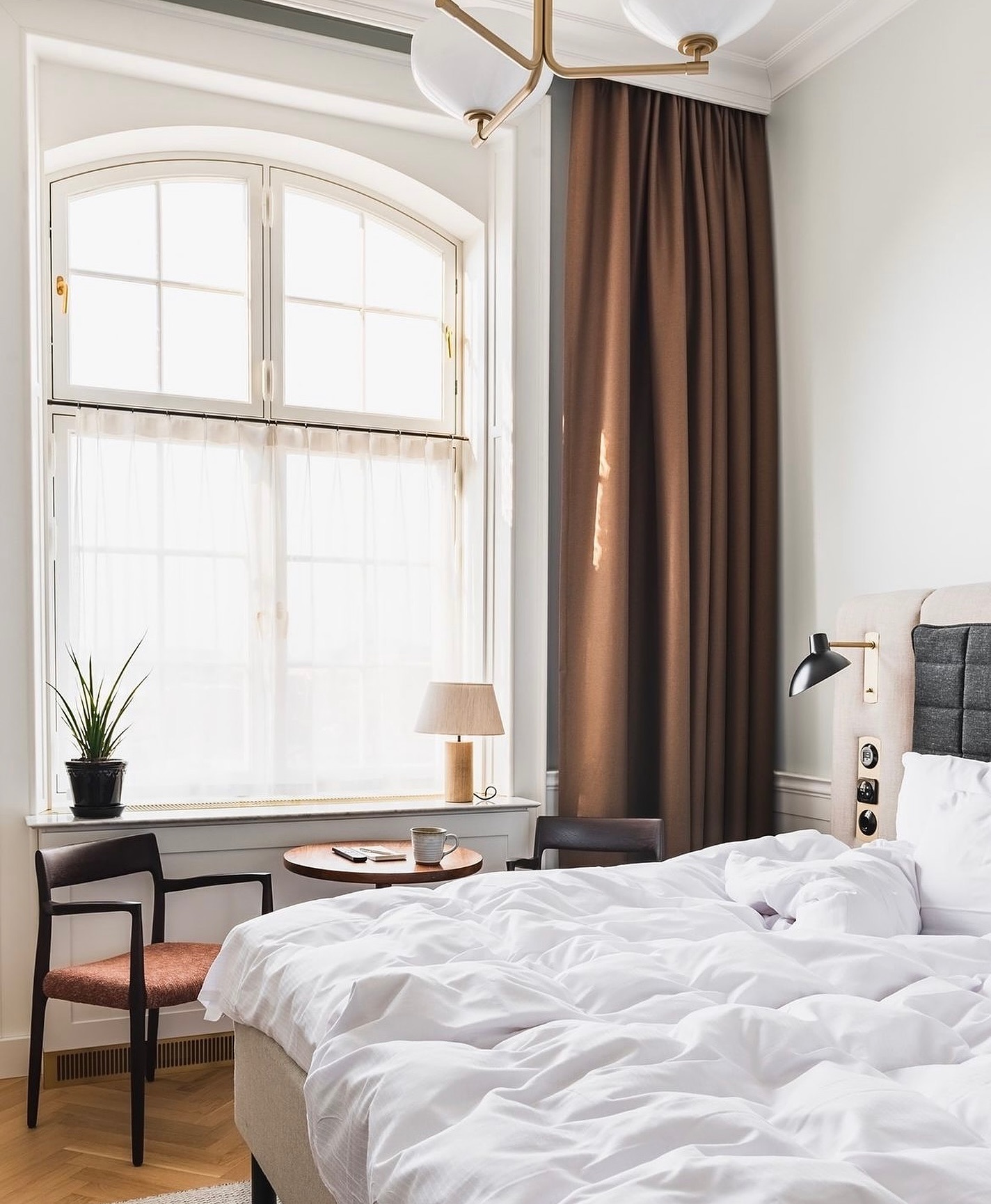Cozy bedroom vibes in Copenhagen with our Møller 57 armchairs at @villacph
A place to discover. Villa Copenhagen is a new social scene in Copenhagen allowing the past, present and future to come together in an inspiring and playful ambience.
They are a hotel unlike any other. They live by their values of contrast, conscious luxury and happiness, determined to redefine the industry by offering experiences of beauty, knowledge and humanity at the deepest and most inspiring level. They want to be the best hotel for the world and take full responsibility for our environmental footprint.
.
.
.
#moller #møller #madeindenmark #danishdesign #interiordesign #midcenturymodern #scandinaviandesign #home #chair #collaboration #photography #architecture #handmade #copenhagen #denmark