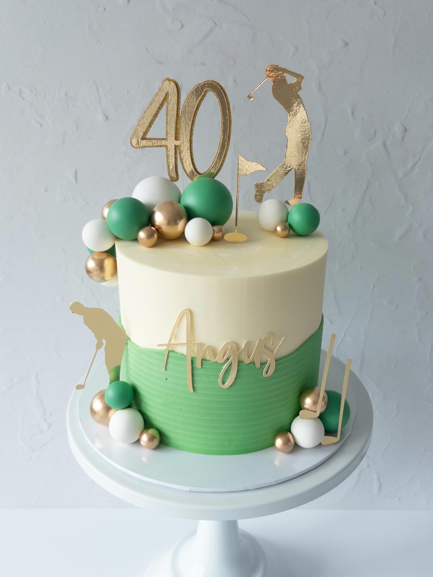 Golfers have been teased with a bit of sunshine recently but tomorrow is definitely NOT a golf day! ⛳️ 🏌️♂️
#golfcake #golfbirthdaycake #golfcakes #cakesharrogate #harrogatecakemaker