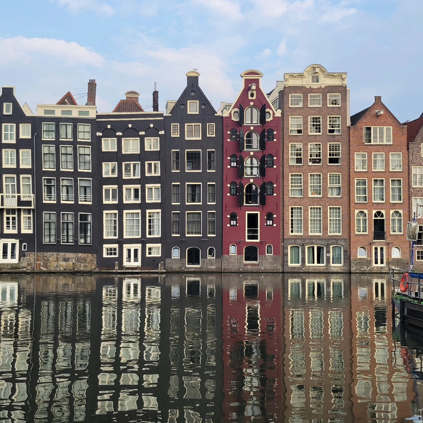Who's up for a solo adventure through Amsterdam and the Dutch countryside? Visit our blog for some of the best sights to see in just 4 days!
.
.
.
.
#traveltheworld #twogirlsgetaway #girlslovetravel #solotravel #amsterdam #thenetherlands๐ณ๐ฑ #canals #cheese #vangogh
