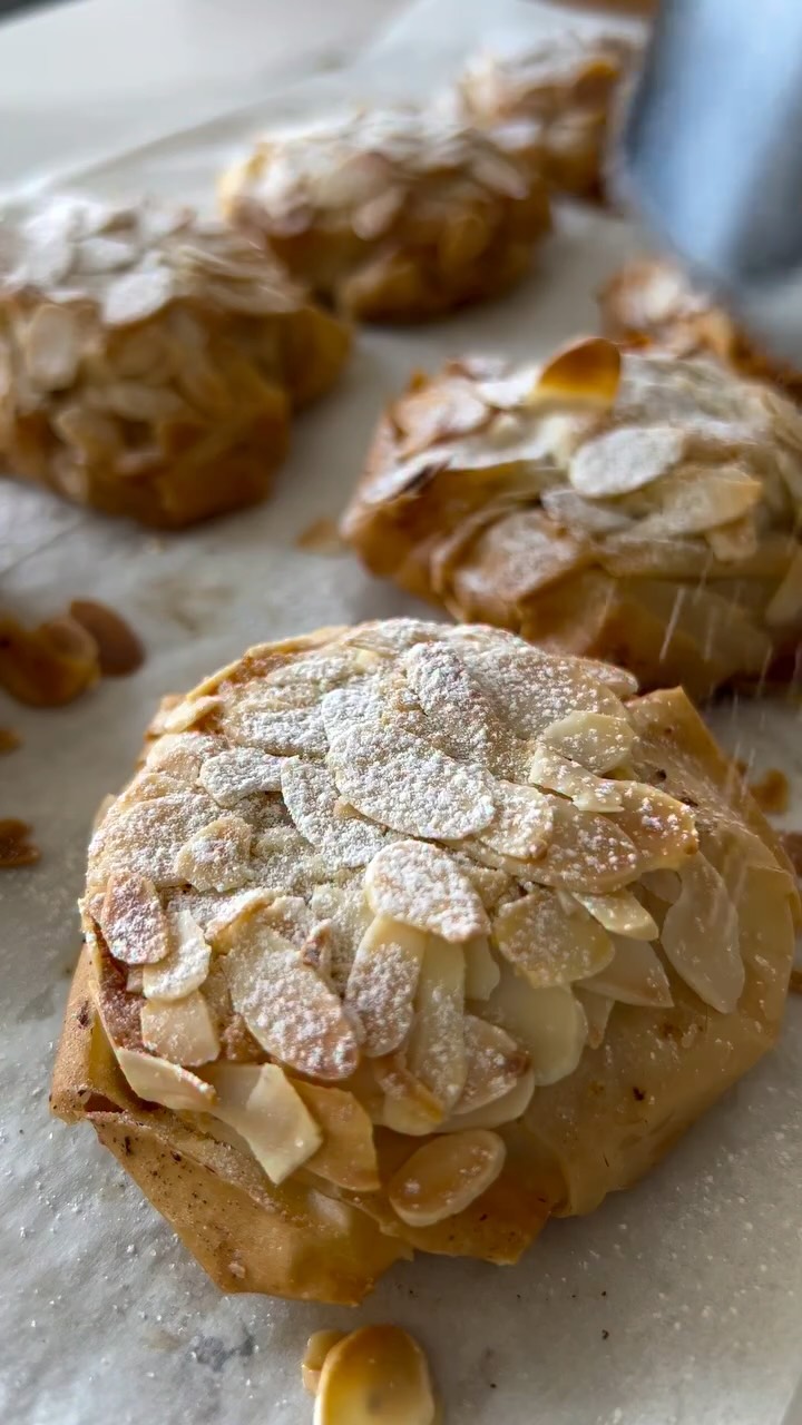  קרואסון פילו שקדים 🥐
מהיר וטעיםםםם הקראנץ חלום
ונשמר מעולה גם יום אחרי😋