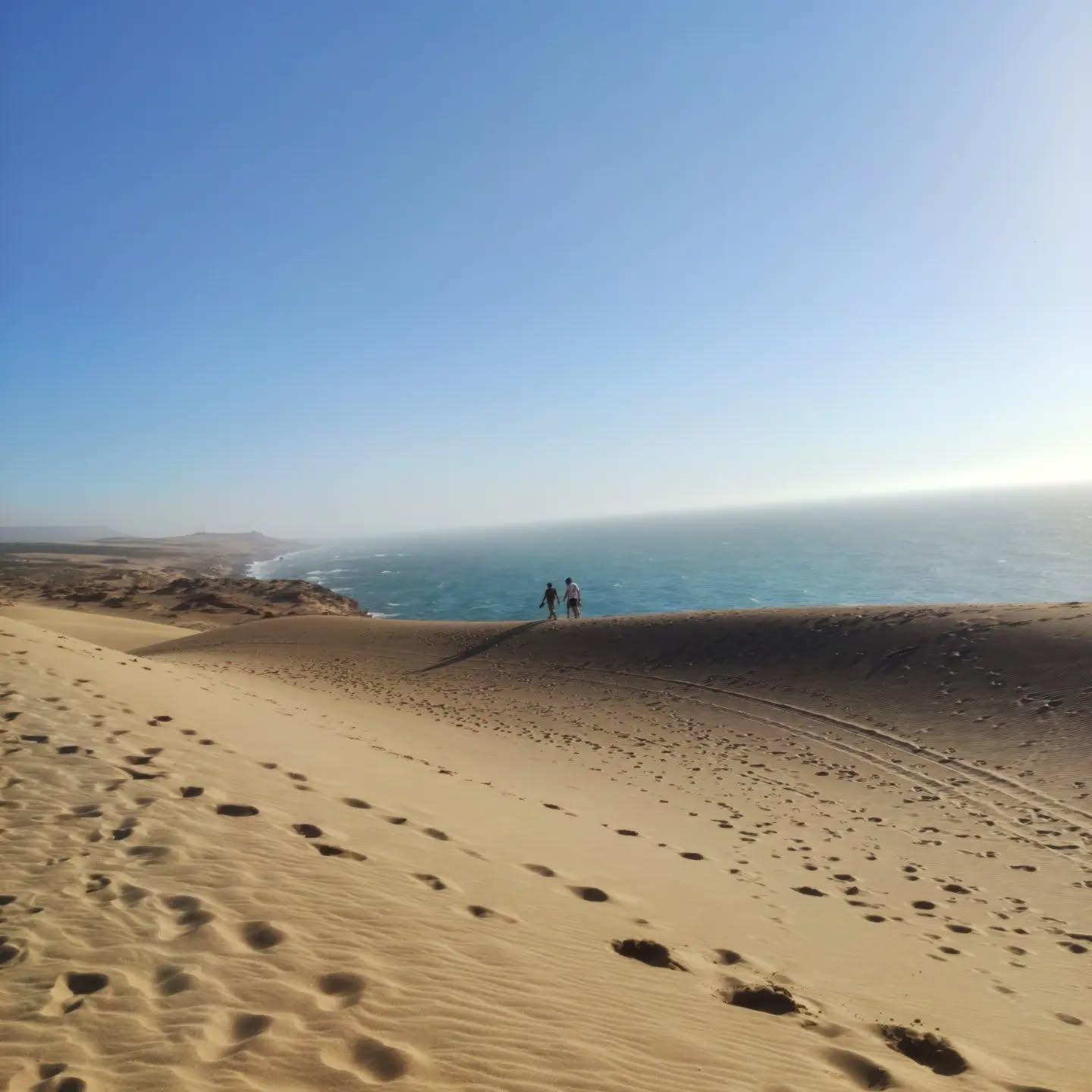 Sand dunes are one of the best destinations we visit in the afternoons after surfing 😍