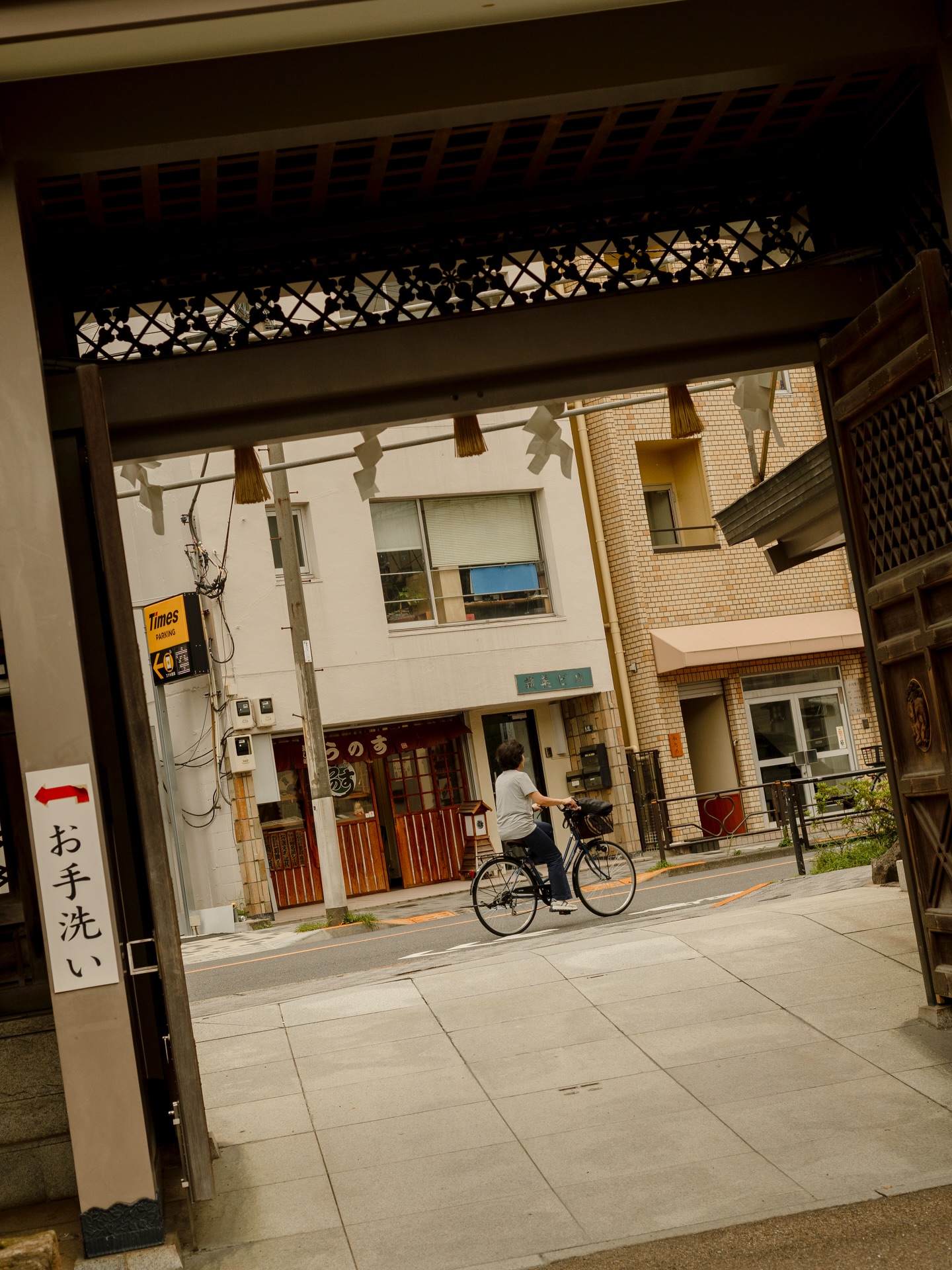 People watching in Tokyo
#tokyo #tokyojapan #travelpgotographer