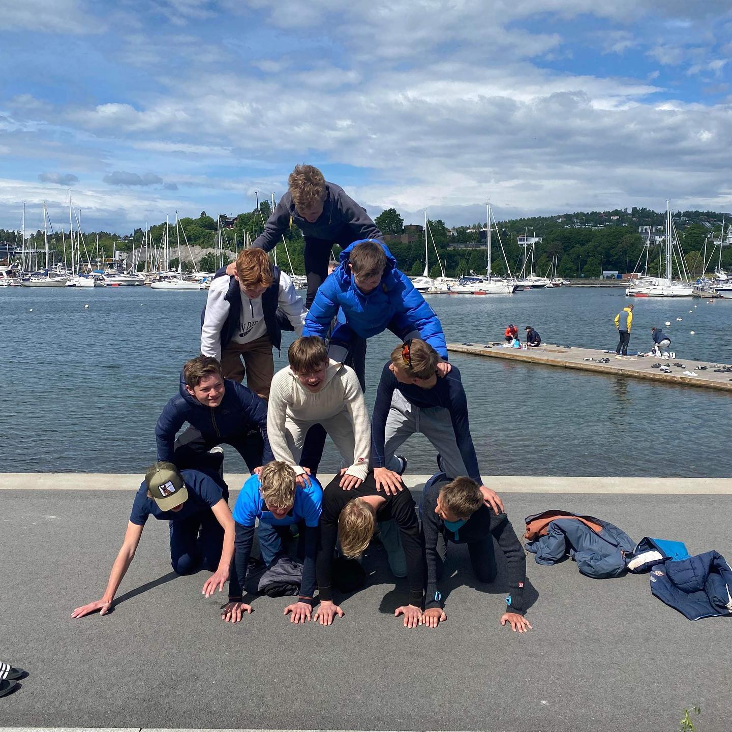 Mye morro og gode prestasjoner på NC2 i Bestumkilen i Oslo. Verdens beste trener ifølge 12-åringene i Flekkefjord KK, @kristjan_moi, slo til med en knallbra 6. plass på 200m i konkurranse med landslagspadlerne. #flekkefjordkk #okk #bestumkilen #norgescup #flekkefjord #padling #kajakk foto: @hmatsen og @froderudolfsen #flekkefjordkajakklubb