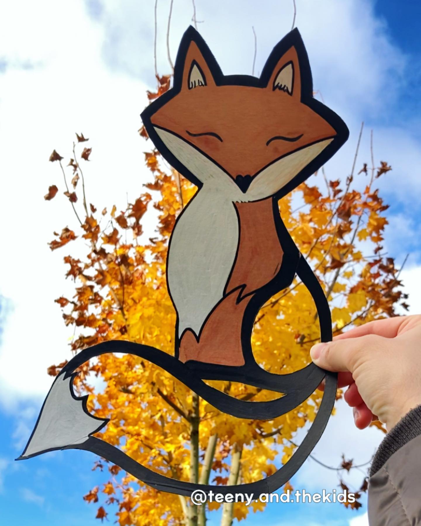 Hello everyone!
You may have seen our Reel this morning, so…
…which one is your fave 🦊? 🤔🧡
You know when you start a project/ activity and you don’t give it much thought, you just rock n roll with the idea? 😎💡
Well this was like that.
Fox was once a frozen pizza box that Axel had pulled out of the recycling and was running around the living room with. 👦🏻🏃🏻
I was sitting there, struggling to cut a fox shape out of a bulky sheet of cardboard (it’s tricky chopping around it with scissors! 🥵) and I didn’t have the time to use a proper knife ✂️
So, my 1yo saved the day! 😉 It’s as if he said, “try this instead, silly!”
It turned out to be even better than the original plan; the waterproof coating of food packaging (like cereal boxes, etc) is awesome for this activity!! 💪🏼📦💧
Think you might have a go at creating your own? 😉💗
Let me know if you do! 💌
Don’t forget to save this idea for later 🤩
.
.
.
.
#fox #foxart #natureinspired #fallcrafts #finemotorskills #activitesenfants #completementcraft #learningthroughart #activitiesforkids #funbudgetplay #weplay_autumn #playandcreatetoday #completementcraft
#anyplaytoday #fantasyhasreallynolimits #savecraftplay #fallplaytoday #letsplaywithseasons #myplay4today #cubs_at_play #bastelnmitkindern #manualidadesinfantiles #wasteless_playmore #autumnplayalong #exploreandplayyourway
#bastelnmachtglücklich #kidscrafts101 #funlovingcrafts
#colourrecognitionactivity #montessori