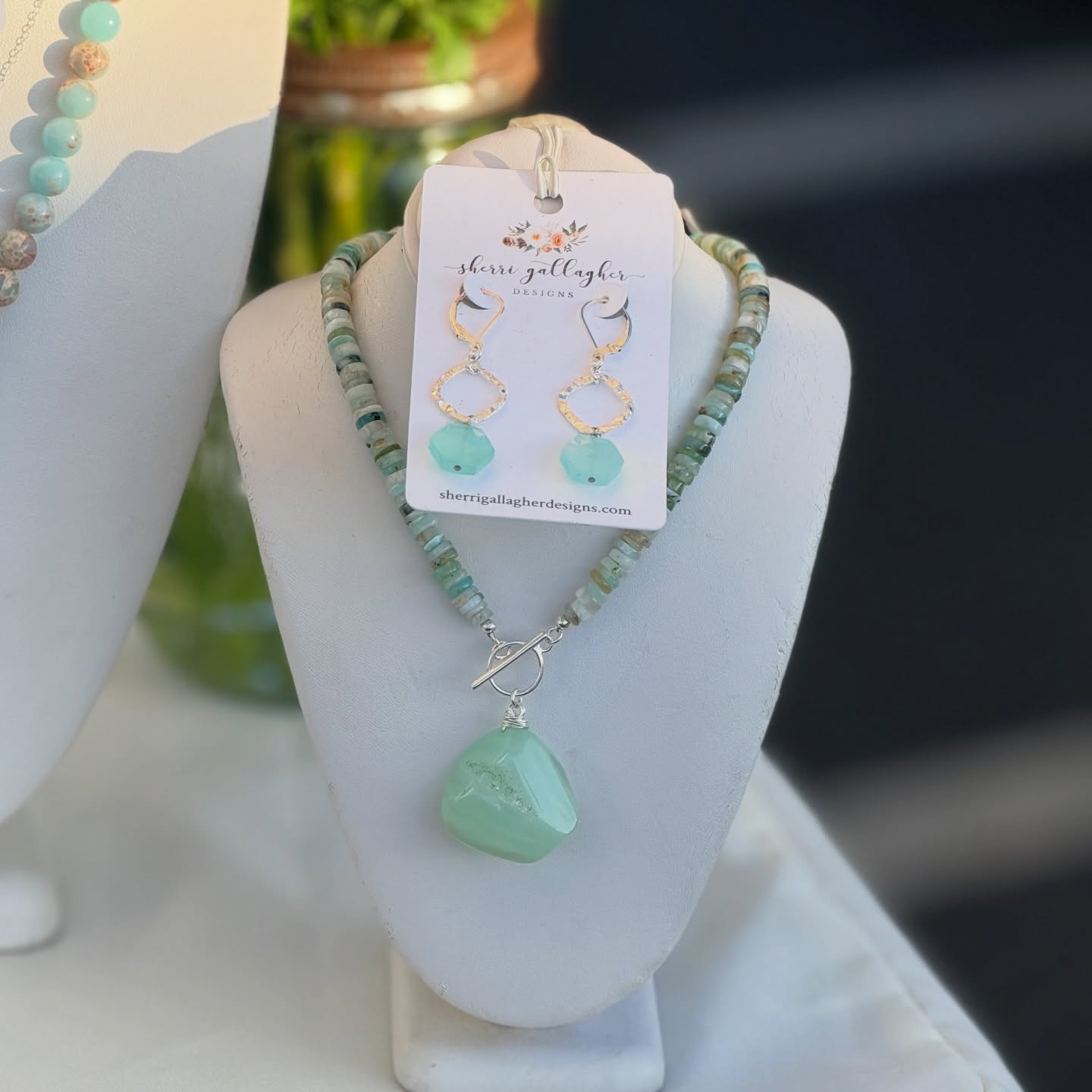 Happy Saturday āļøfrom the @napafarmersmkt
Iām set up at the end of the first row in the sun. (Happy dance) Come by, say hi, get something to eat and try on a piece or 2 of jewelry.
First and Soscol until noon.
#handmadejewelry #napafarmersmarket #getyourgreenforstpaddysday #winecountry