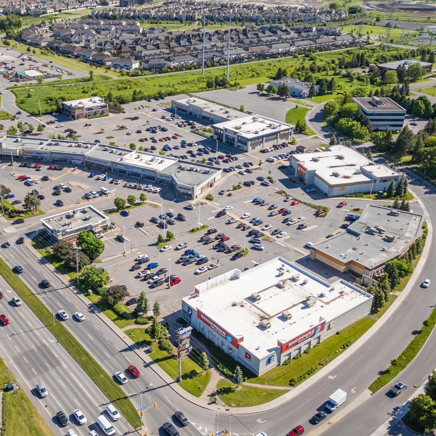 Retail that performs, and looks the part.
From modern retail plazas to high-traffic commercial centers, we showcase the spaces that drive returns for REITs and property owners.
Des places commerciales modernes aux centres à fort achalandage, on met en valeur les espaces qui génèrent du rendement pour les FPI et les propriétaires immobiliers.
#REITPhotography #RetailRealEstate #CommercialPhotography#RetailPlazaMarketing #PBNJProductions #PropertyPhotos #MontrealCommercial