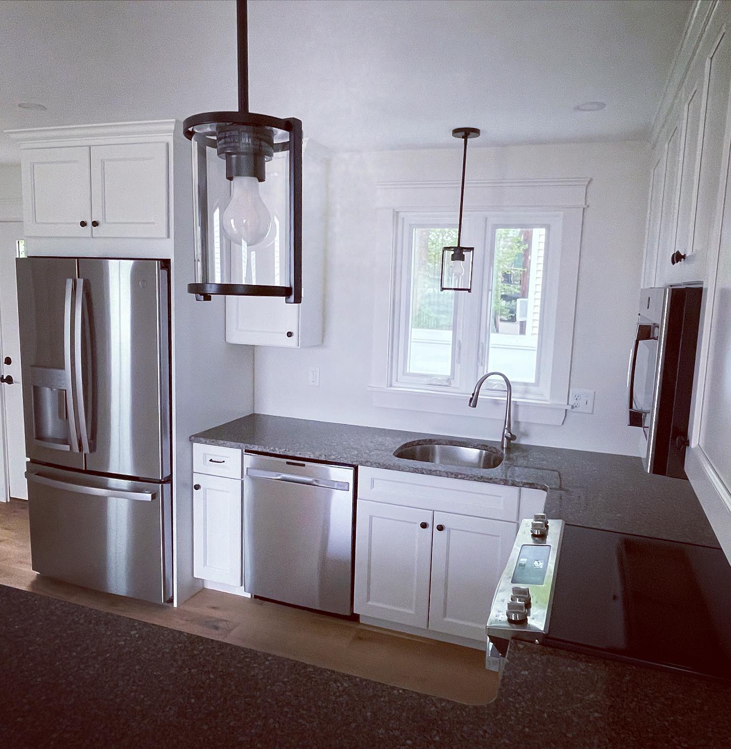 This is one of our new construction homes recently completed. Lots of wonderful natural light and excellent tile work.
.
.
.
#mainebuilders #buildersofig #newconstruction #coastalliving #coastalgeneralconstruction