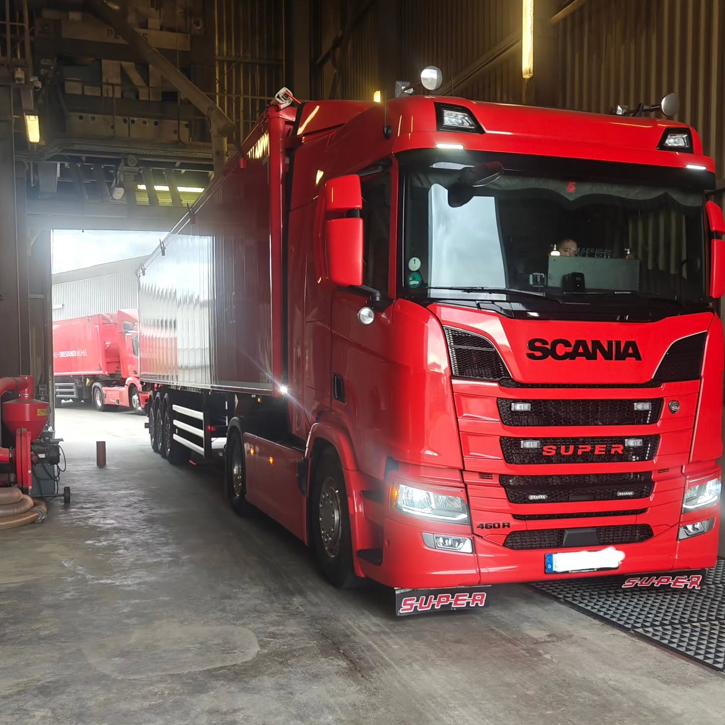 Effizientes Auslagern zusammen mit @petersberger_agrar und @deinemuehle 💪🏼
#farming #landwirtschaft