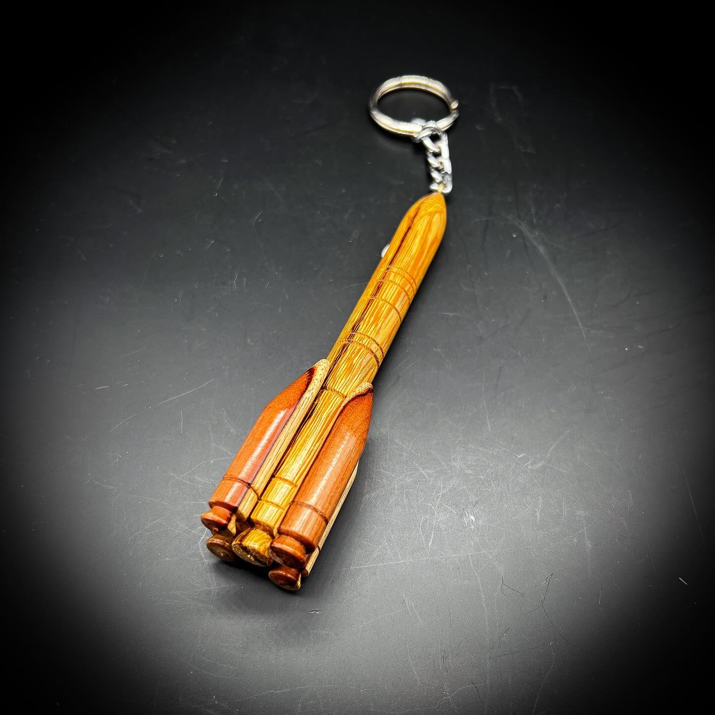 🚀 Découvrez notre tout nouveau porte-clé en bois précieux, inspiré de la célèbre fusée Ariane !
✨ Fabriqué par un artisan local en bois de Guyane, ce porte-clé est non seulement un accessoire pratique, mais une véritable objet d’art.
💫 Avec ce porte-clé, vous pourrez emporter un symbole de l’exploration spatiale partout avec vous !
.
.
Venez découvrir le reste de la gamme sur le site www.labelguyaneshop.com
.
.
#guyane #guyanefrancaise #bois #Arianespace #explorationspatiale #objetunique #tendance
#produitsartisanaux #artisanat #drapeauguyane #entrepriselocale #yana #cadeau #cayenne #labelguyane #kourou #labelguyane #labelguyaneshop