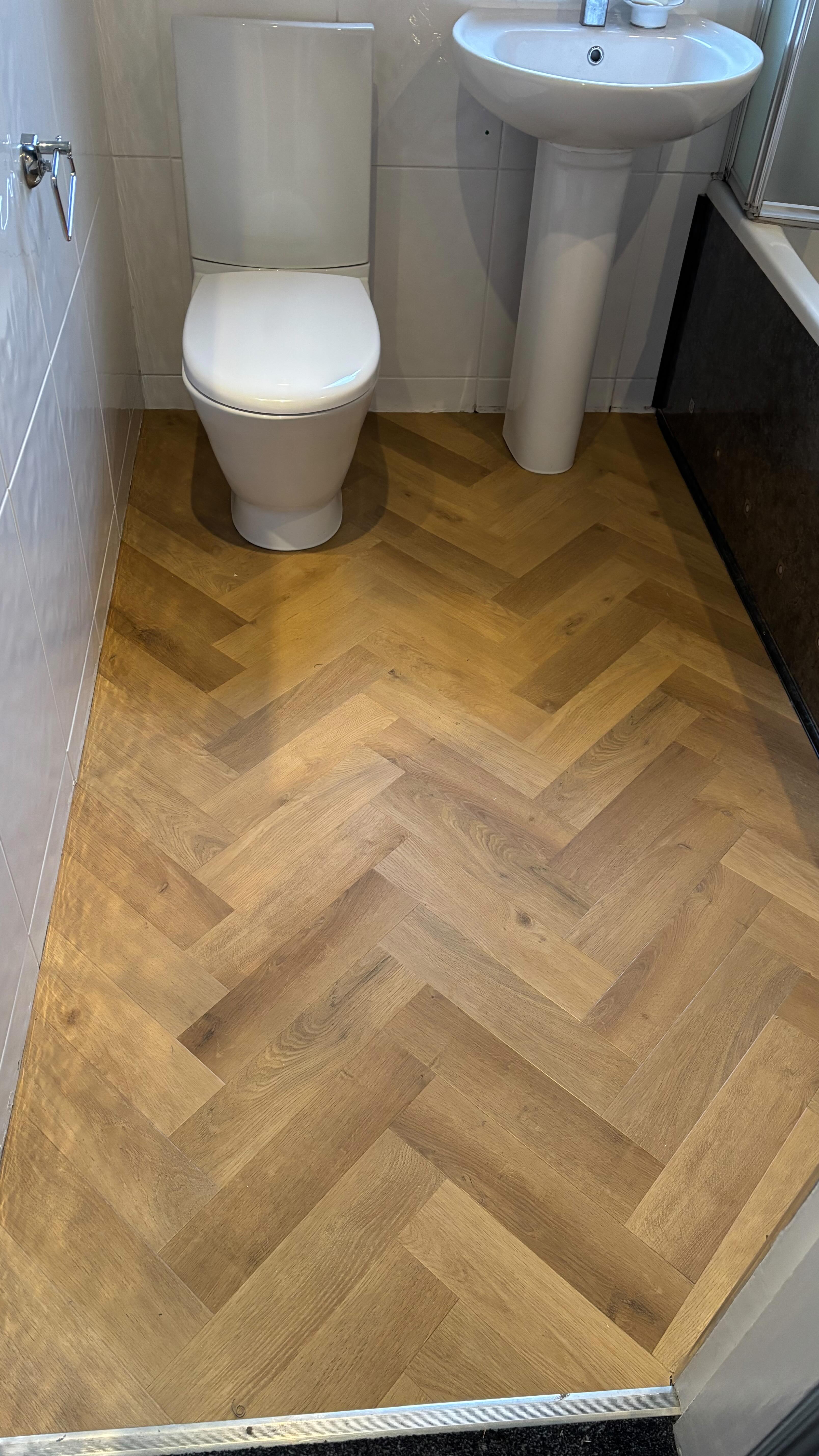 Little freshen up of our home bathroom. ππ»
#manchesterfloorlayers #manchesterhomerenovation #manchesterlvtfloor #parquetflooring #herringbone
