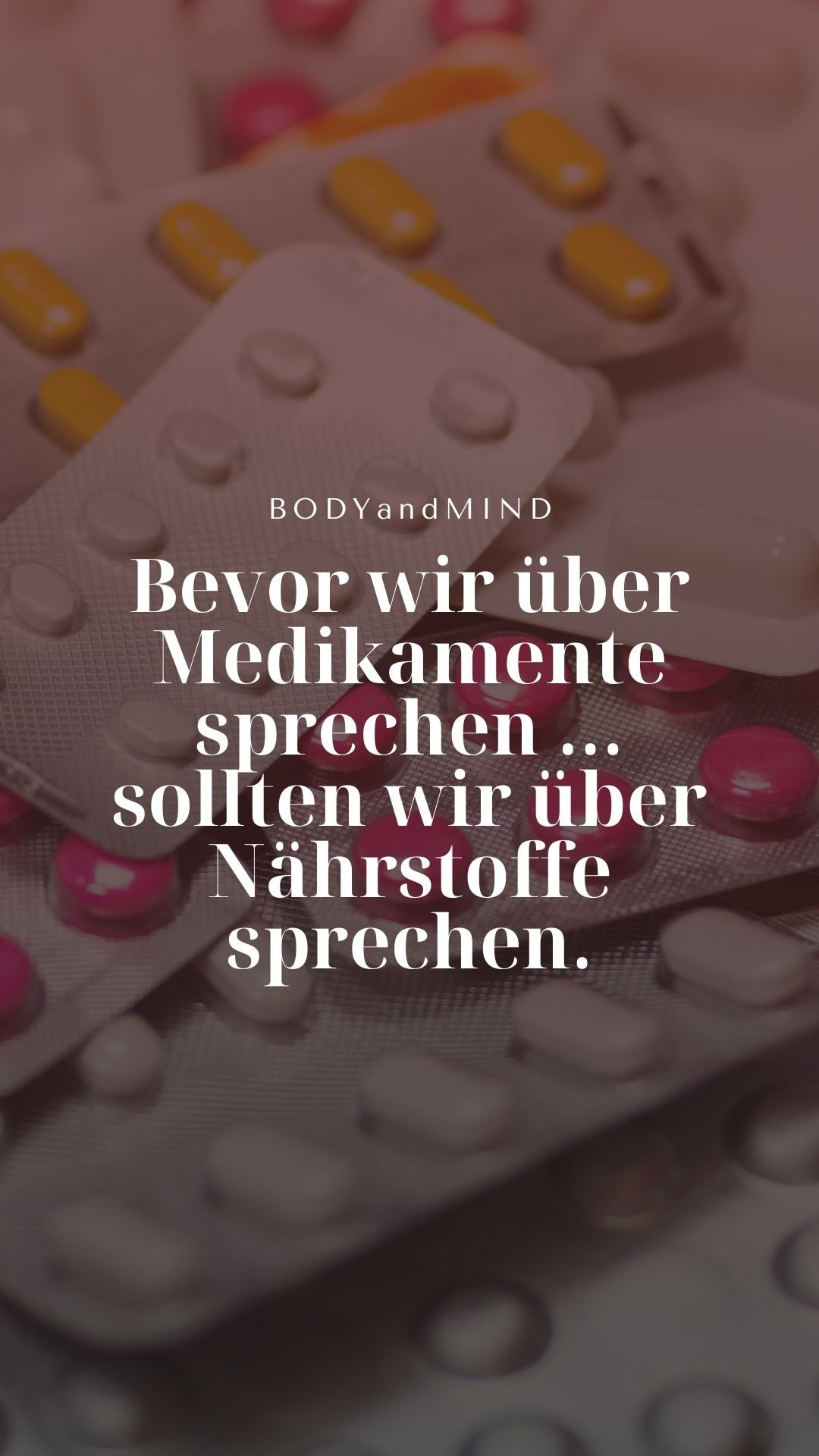 Manchmal sitzt die Lösung nicht in der nächsten Tablette …
sondern im Baumaterial deiner Zellen.
Viele Beschwerden, mit denen Frauen zu mir kommen, haben etwas gemeinsam:
Der Körper versucht seit Monaten oder Jahren zu funktionieren –
aber ihm fehlen die richtigen Nährstoffe.
Akne.
Erschöpfung.
Konzentrationsprobleme.
Entzündungen.
Haut, Hormone, Energie.
Der Körper ist kein Gegner.
Er ist ein System.
Und dieses System braucht jeden Tag:
🧬 Fettsäuren für Zellmembranen
🧠 Mineralstoffe für Nerven & Gehirn
🩸 Vitamine für Blut, Hormone und Energie
🔥 Aminosäuren für Reparaturprozesse
Wenn diese Bausteine fehlen, versucht der Körper trotzdem zu arbeiten.
Aber irgendwann zeigt er dir die Rechnung.
Und genau da setze ich mit meinen Frauen an.
Nicht:
„Welche Creme nehmen wir?“
Sondern:
„Was fehlt deinem Körper wirklich?“
Denn Gesundheit beginnt nicht beim Symptom.
Sie beginnt in der Zelle.
Wenn du verstehen willst, was dein Körper dir gerade versucht zu sagen –
schreib mir einfach „Analyse“.
Dann schauen wir gemeinsam hin.
Dein nächster Schritt?
👉 Kostenloses Kennenlerngespräch!
🔗 Link in Bio
Stell DICH an 1️⃣ Stelle - niemand sonst wird es für dich tun. 👣Folge mir für hormonfreundliche Tipps zu Ernährung, Wohlfühlfigur & Frauengesundheit.
❤️Wenn dir der Beitrag gefällt, lass mir ein like da, würde mich richtig freuen❤️
IDENTITÄT & BEZIEHUNG
FRAUENGESUNDHEIT
ERNÄHRUNG
HORMONE
#selfcare #nährstoffe #gesundheit #prävention #zellgesundheit