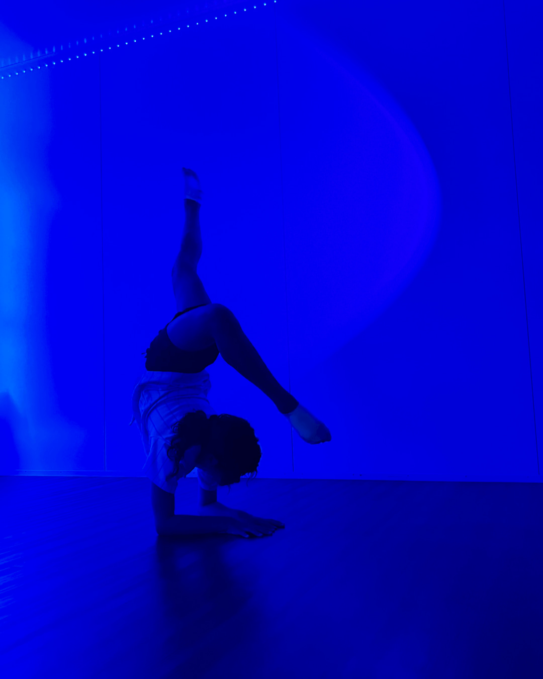 Feeling the midweek slump? Jazz it up with moves that boost your mood and keep your heart happy! Dancing isn't just fun – it lifts your spirits and gives your body a joyful workout.
Ready to add some sparkle to your week? What's your go-to move to brighten your day?