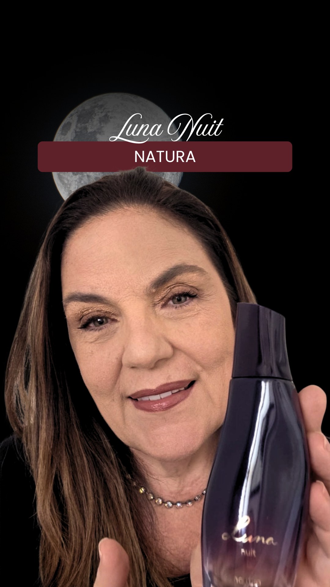 🌙✨ A noite não é feita apenas de sombras, mas de mistérios que merecem ser revelados.
🖤 Luna Nuit é a tradução da sofisticação noturna. Um Chipre brasileiro intenso que desafia o comum: a força do Patchouli encontra a cremosidade inusitada da Avelã e o toque picante da Pimenta Rosa.
🌾 É uma fragrância densa, quente e com aquela aura magnética que só a Priprioca da nossa biodiversidade consegue entregar. Um perfume para quem não quer apenas passar, mas sim deixar um rastro inesquecível por onde caminha.
🎬 Atreva-se a viver o seu mistério.
#NaturaLuna #LunaNuit #PerfumariaNatura #ChipreBrasileiro #PerfumeNoturno #DicaDePerfume #guiadeperfumes #renataashcar
@naturabroficial