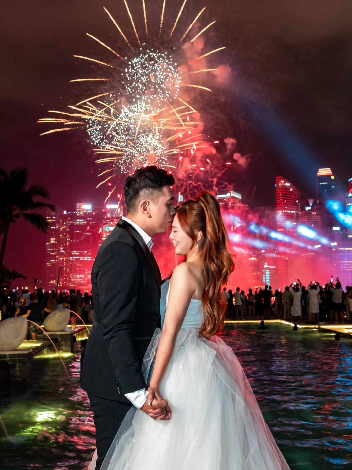 Tied the knot under the sky full of fireworks!
Happy National Day Singapore 🇸🇬
PG VG: @equariusphotography
Gown: @thegownwarehouse
Makeup: @charlottehui_lovemedo
Venue: @mo_singapore