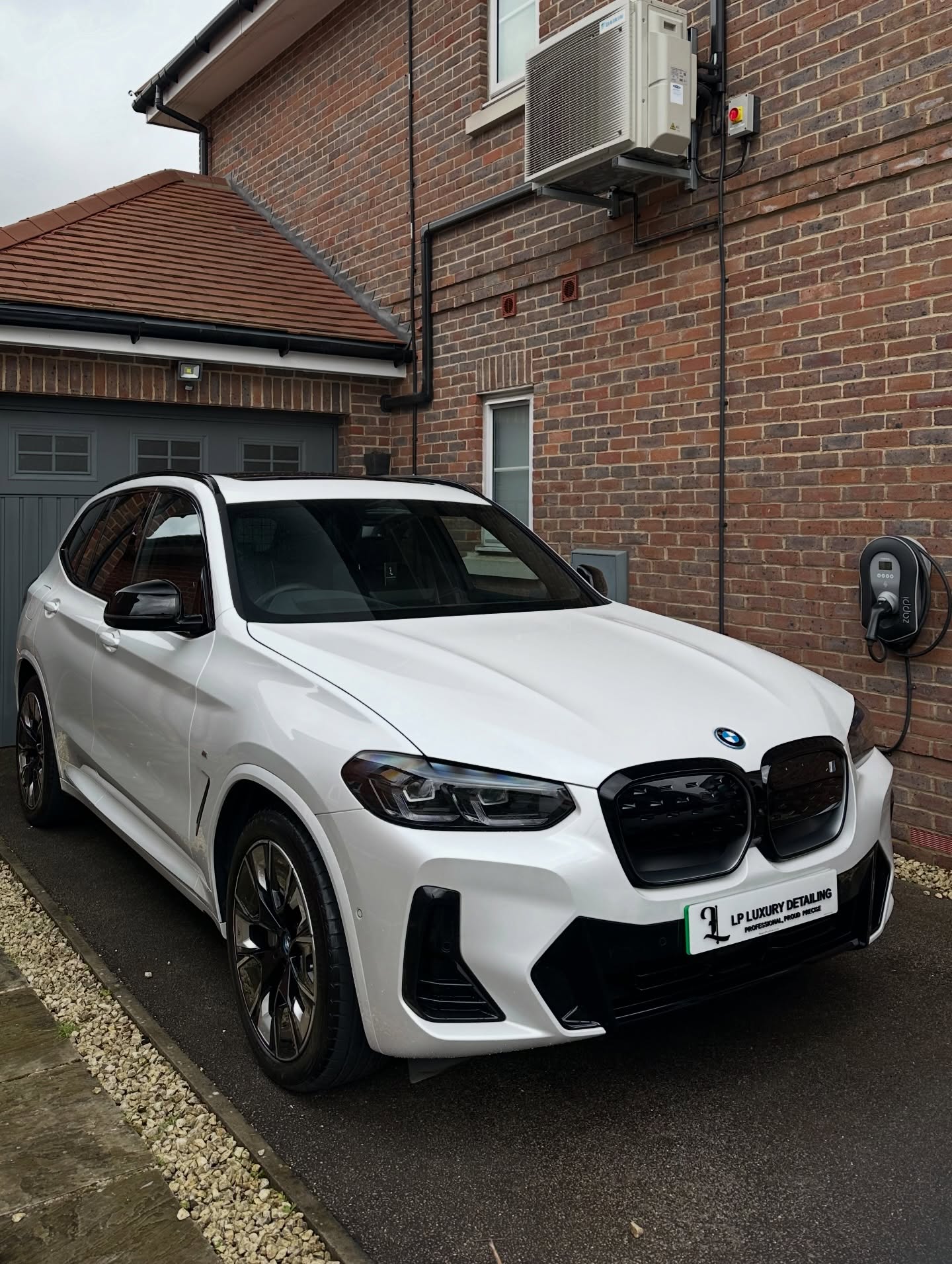 Bmw brought back to standard after the LP treatment 👀
——————————————
📞07394 082896
📩lpluxurydetailing@hotmail.com
💻https://www.lpluxurydetailing.co.uk
📍Bucks, Beds, Herts, Oxsf
#detailing #valeting #luxury #lpluxurydetailing #bmw