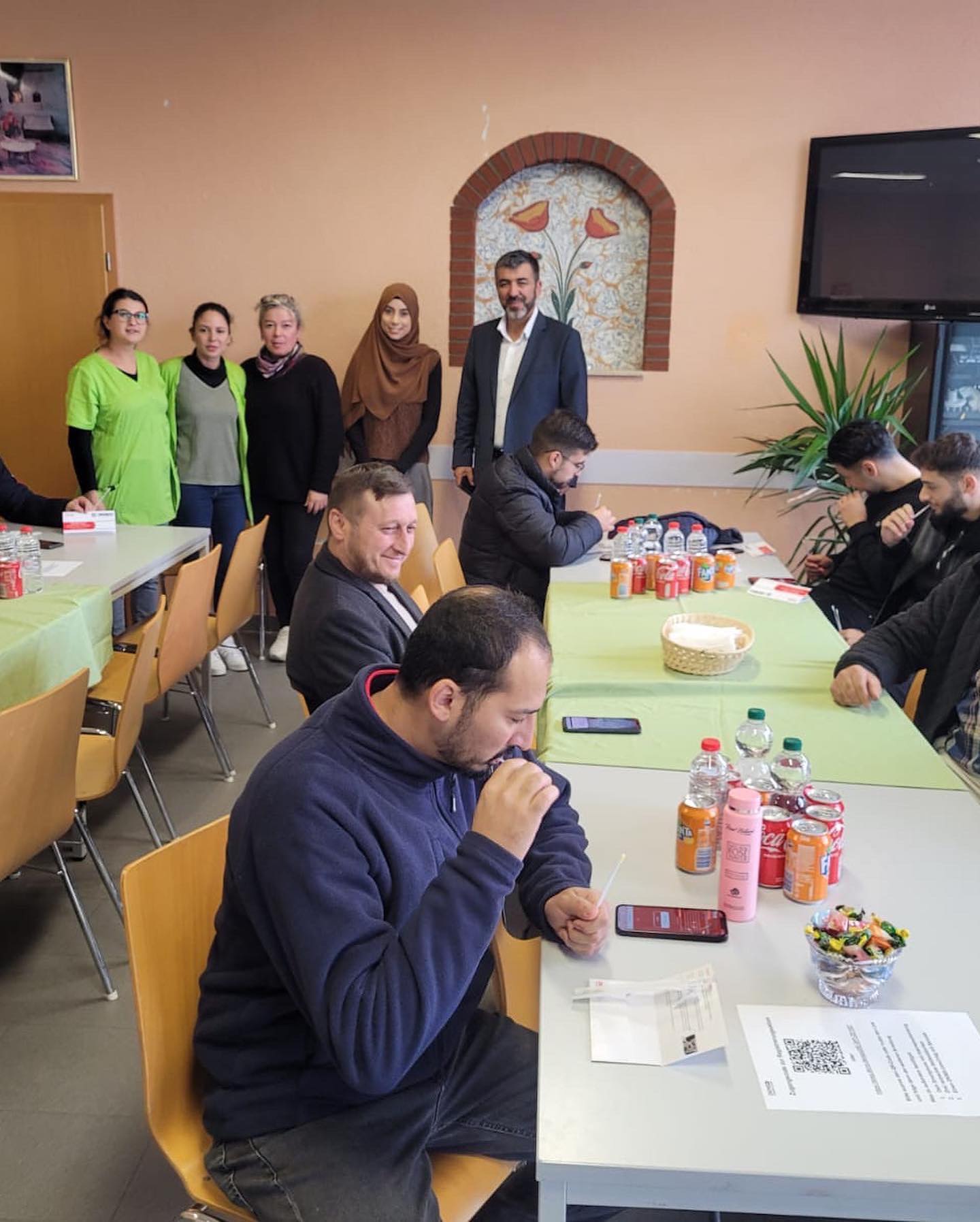 Zeynep kızımız için seferber olan cemaatımıza, bilgi ve tecrübeleriyle bizlere desteklerini esirgemeyen Hemşire ve eczacı kardeşlerimize canı gönülden teşekkür ediyoruz. Zeynebimizin en kısa sürede şifa bulması dileğiyle.
Teşekkürler Rüsselsheim.