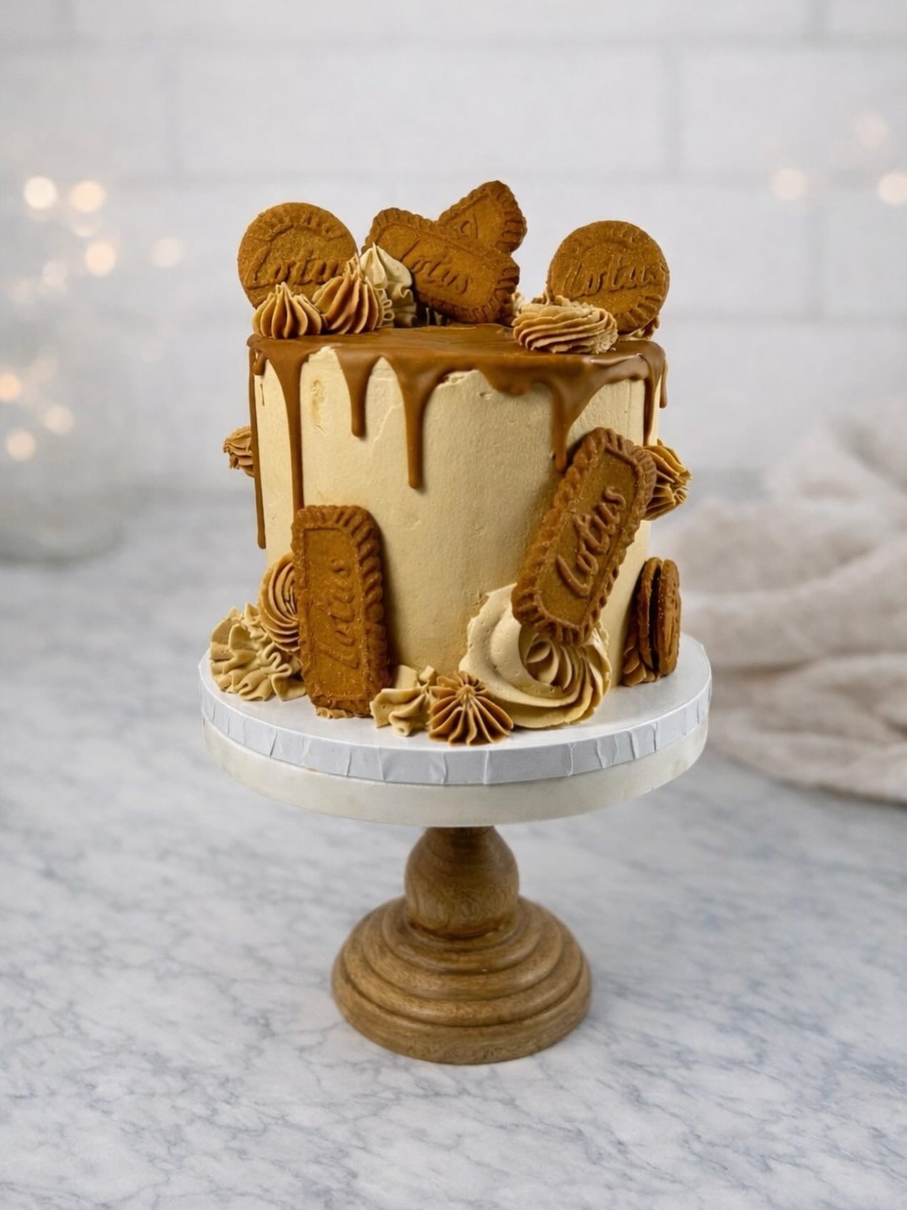 For sweet celebrations and serious Biscoff lovers.
Meet our Loaded Lotus Biscoff Cake: indulgent, elegant and packed with biscuit goodness. 🤎
#biscoffcake #homebakerUK #birthdaycake #haywardsheathbaker #lotusbiscoffcake