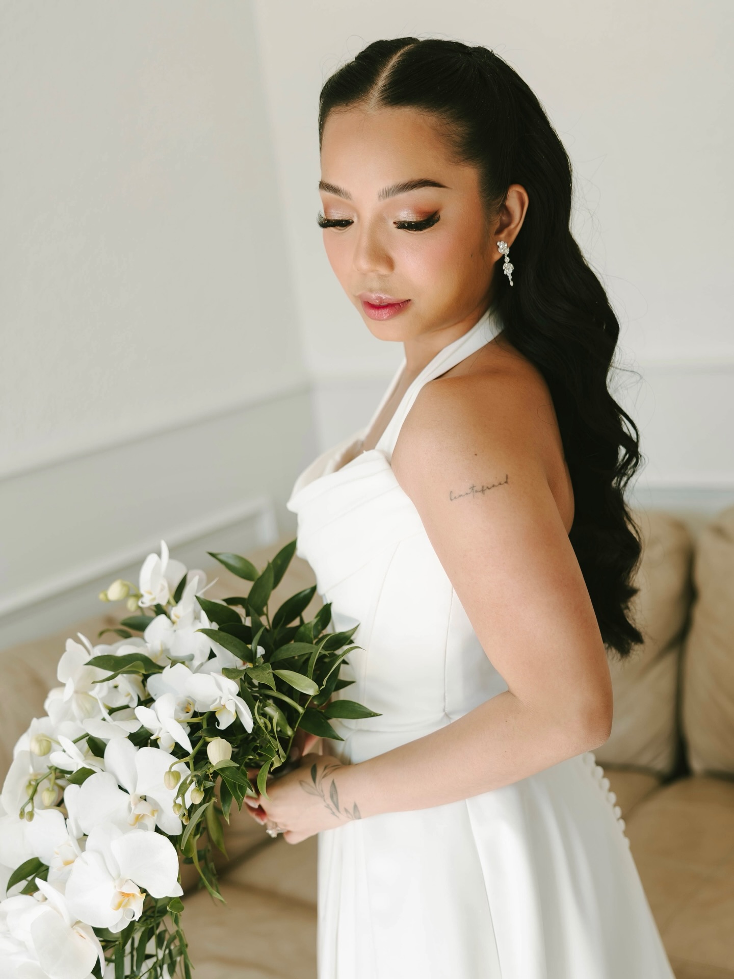 My blushing bride @janvbarrion on her wedding day! 💍💖✨
Photo @jheikefabian.co
Makeup @jelartistry
Hair @hairbyjessjoyce
Bouquet @bloomsbythea