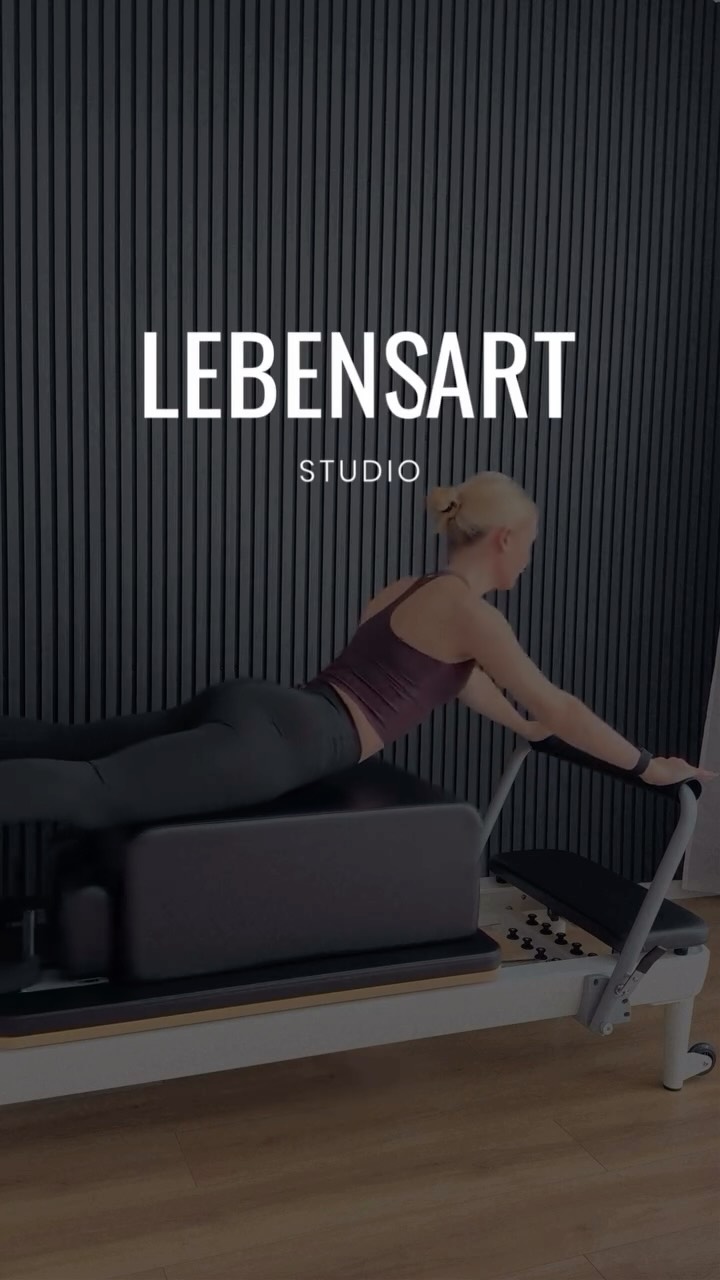 Unsere neuen Reformer Pilates Probetermine ✨
Für alle, die ihren Körper stärken, ihre Haltung verbessern und sich bewusst Zeit für sich nehmen möchten.
Bei uns trainierst du in ruhiger Studioatmosphäre, mit individueller Betreuung und kleinen Gruppen – perfekt, um den Reformer und die Pilates Methode kennenzulernen.
Probestunde: 20€
Schreib uns einfach eine Nachricht oder Mail, um deinen Platz zu buchen.