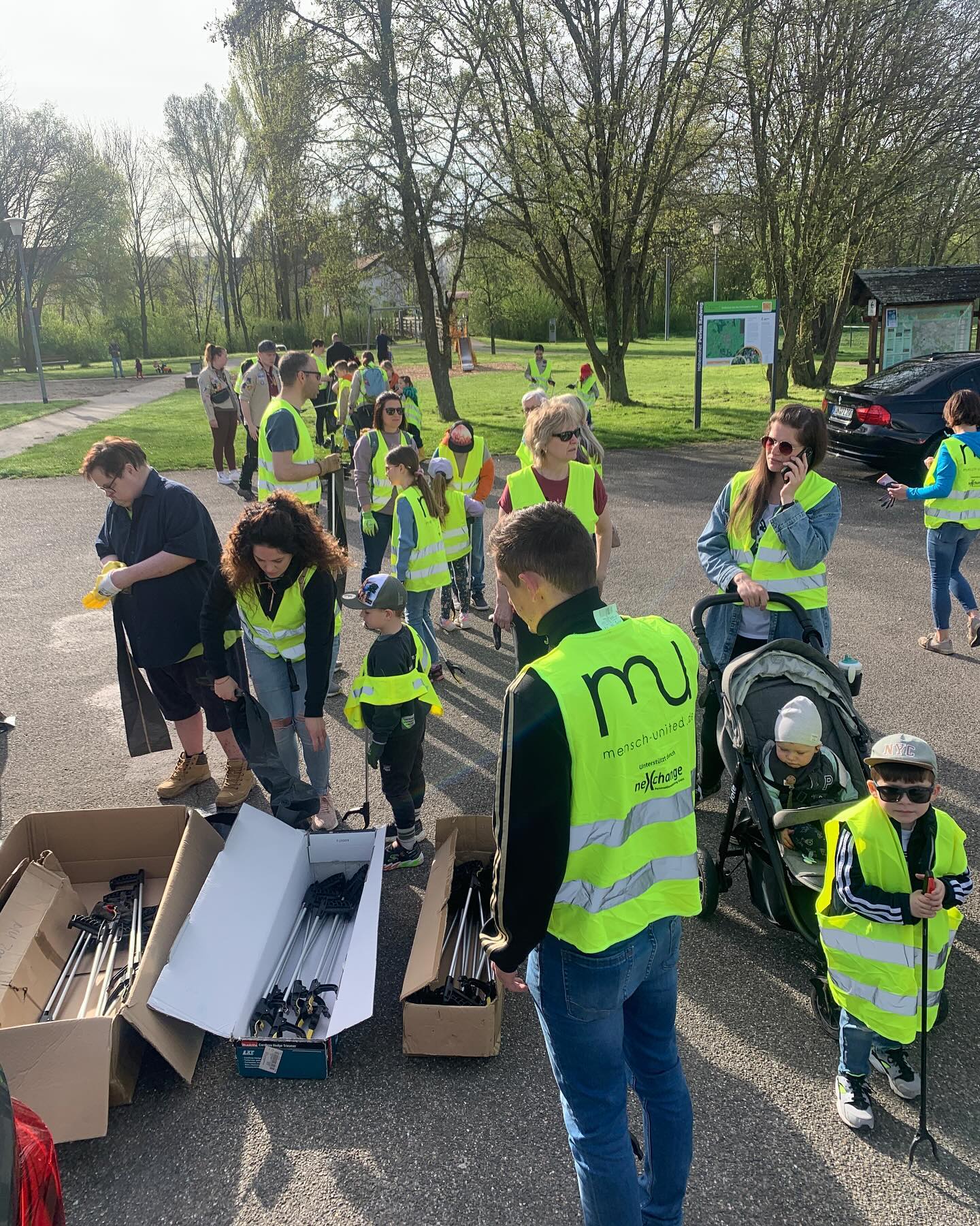 Danke an alle großartigen Helferinnen und Helfer! 💙💪
Mal wieder haben wir die Umwelt ein Stück sauberer gemacht und unsere Gemeinschaft stärken können.
Bis zum nächsten Mal ♻️🌏🚀