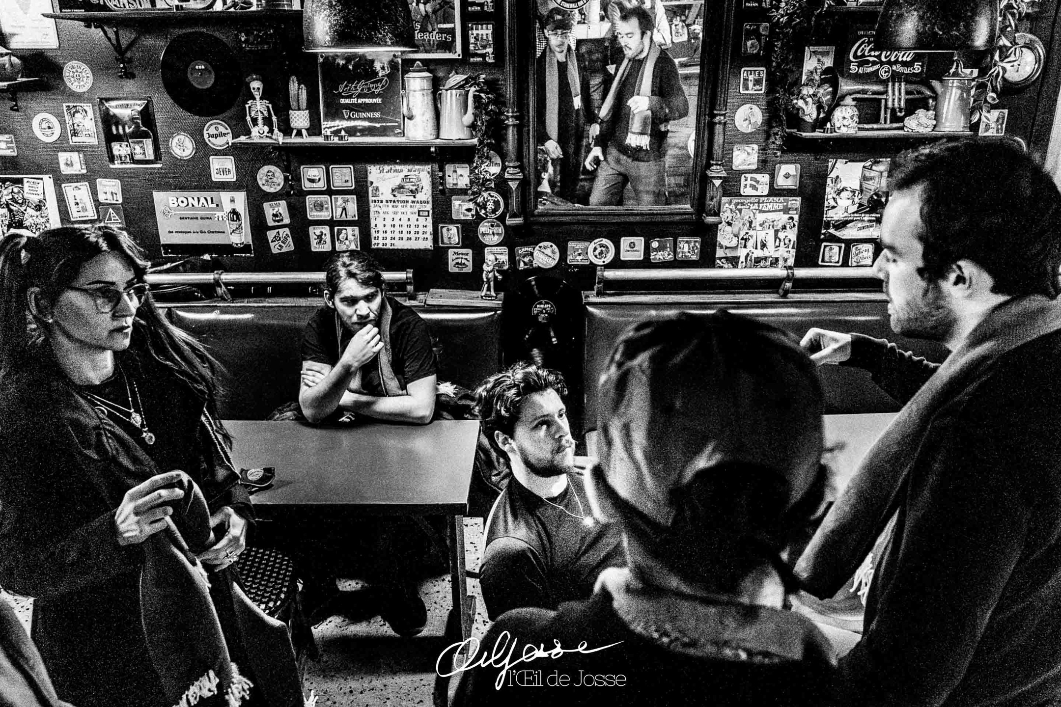 PLATEAU DE RÉFLEXION
Tournage de Pain'alty mis en scène par Melania Cherascu dans le bar Le Charbon.
#tournage #film #cinema #cascade #bagarre #orleans #orléans #culture @fca.france #festival #filmaction