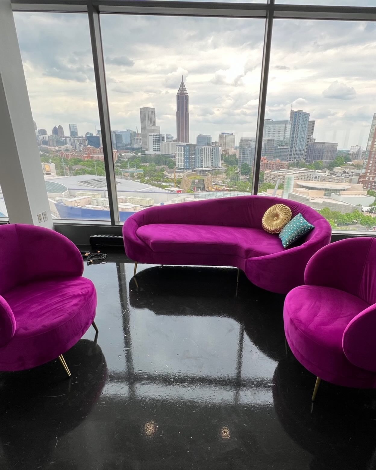 Purple/fuchsia sofa set available for rent #loungeseating #eventrentalsatlanta #sofarentalsatl #partyrentalatlanta #atlantapartyrentals