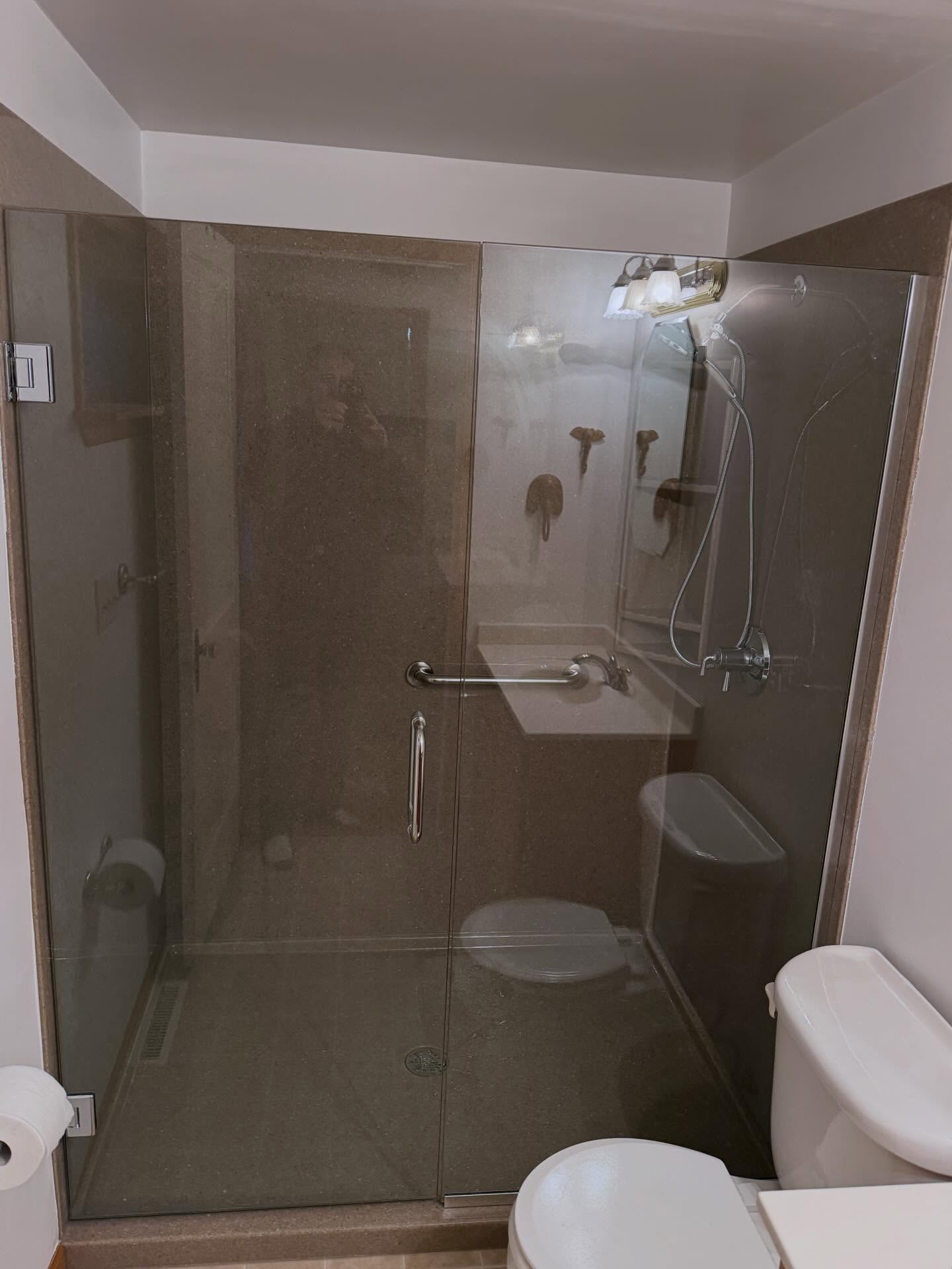 Swipe for the before —>
Your home should evolve with you and meet your needs! This bathroom was a quick job to make the shower more ADA friendly. We love being able to prolong the useful life of your everyday essentials. Let us help you with the big and small updates.