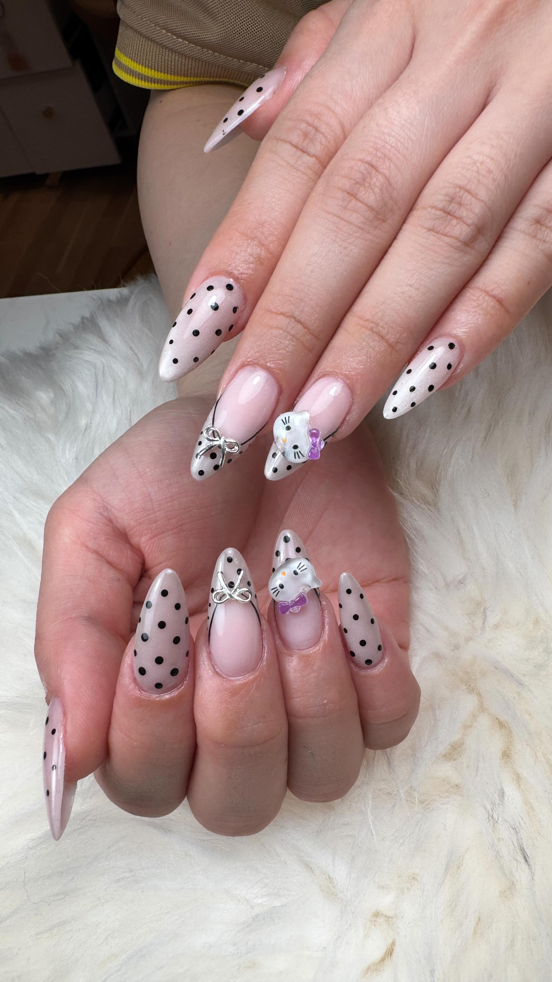 Nagelprocess 💅
Vänta till slutet för resultatet ✨
#naglar #naildesign #nagelinspo #gelnaglar