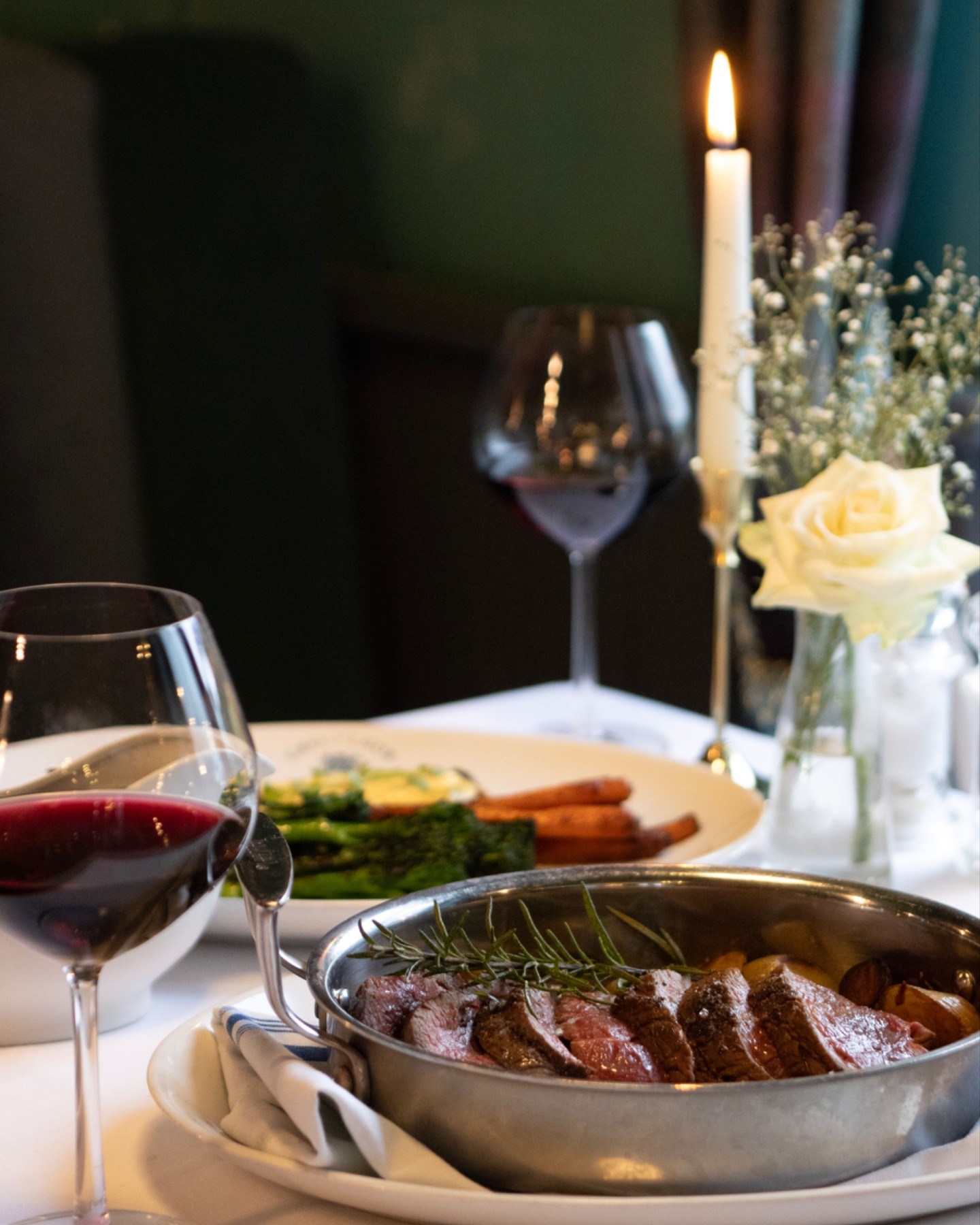 Friday nights are Steak Nights at The Kings Arms 🔥🥩🍷
Join us this Friday for everyone's favourite night of the week. Choose your cut from the blackboard, then add your favourite sauce and a selection of indulgent sides to elevate your meal.
Our steaks are supplied by Aubrey Allen, one of the few butchers to hold a Royal Warrant, and prepared to perfection from our expert kitchen team.
Why not start Mother's Day celebrations early and ease into the weekend without thinking about what to cook Friday night! Give us a call and we’ll save you a table. 🥩🍷 01483 921486 or visit link in bio.