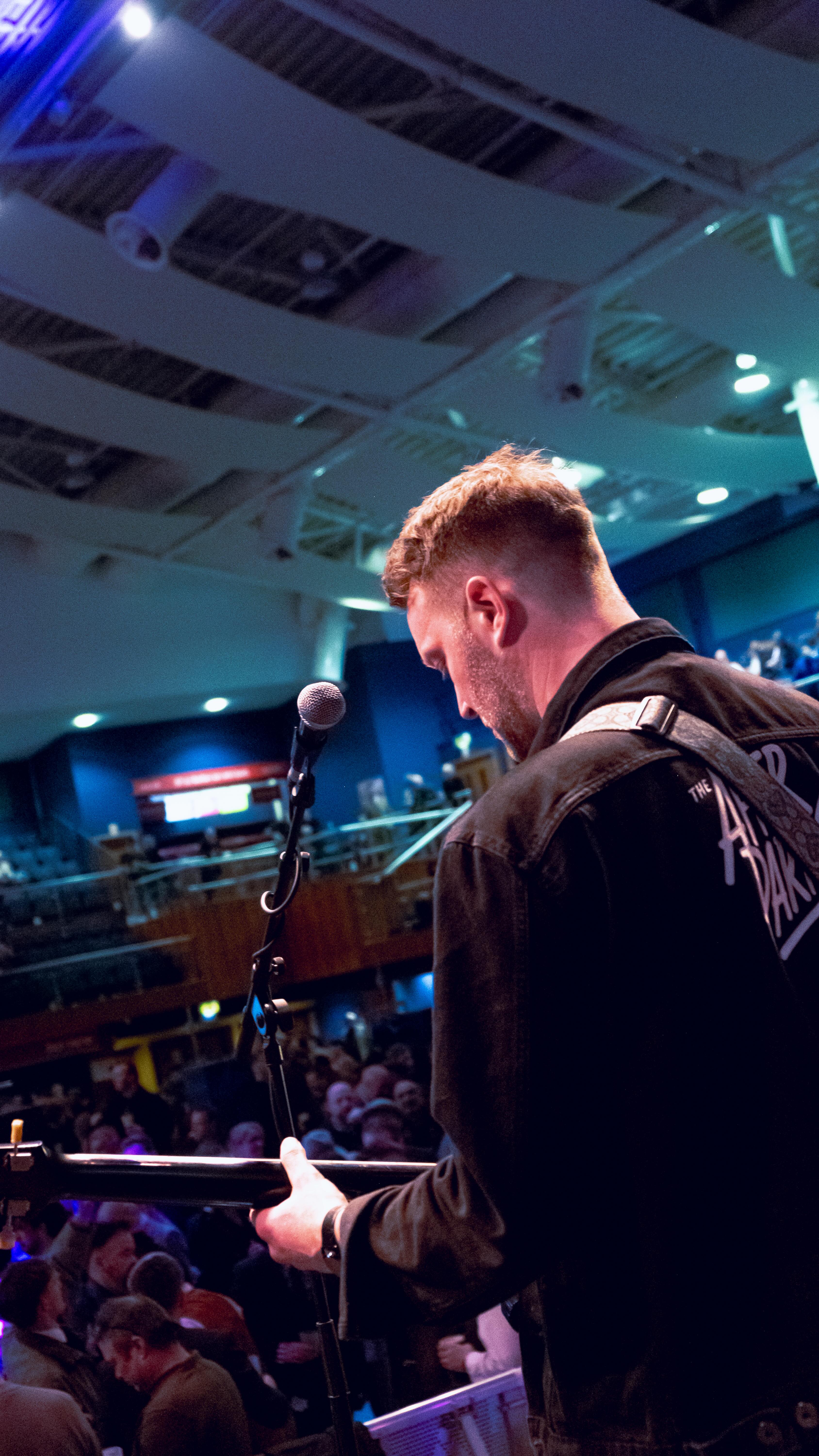 This was definitely one of the highlights of the week! Playing to a room of 4000 people in the Centaur is always great fun. Everyone loves the solo to Angels right?
Cover photo 📸@esotsam_
#cheltenhamraces #cheltenhamfestival #raceweek #cheltenhamracecourse