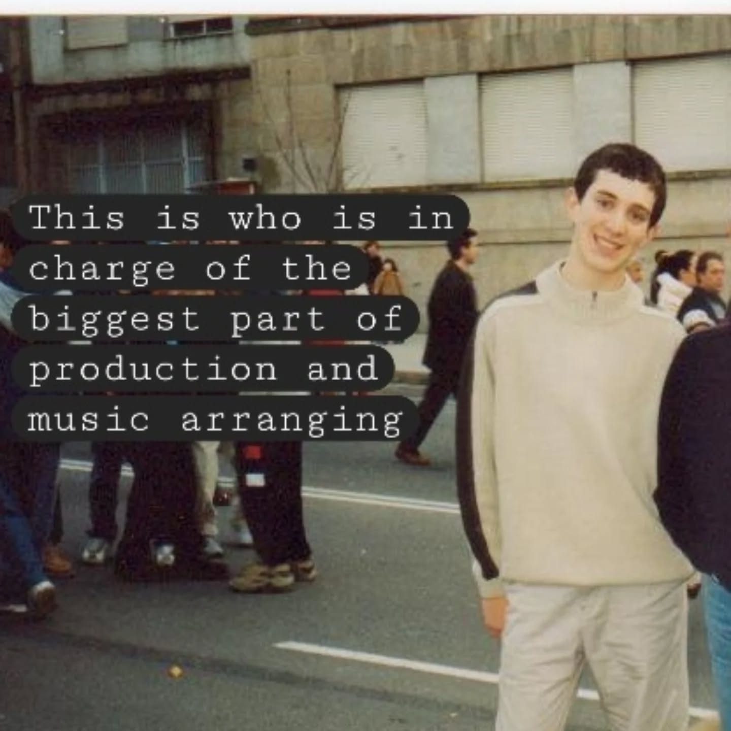 We couldn't miss this trend... ❤️🌻🎻