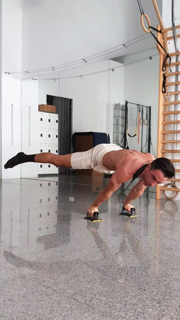 Straddle Planche Workout Using FitStatic:
www.fitprogress.com/shop/fitstatic
Perfect your static strength movements like V-sits, Manna, Planche, and deepen your mobility and flexibility training with equipment that elevates and moves with you.
FitProgress Studio Coaching @HandstandTrack Balance Support System