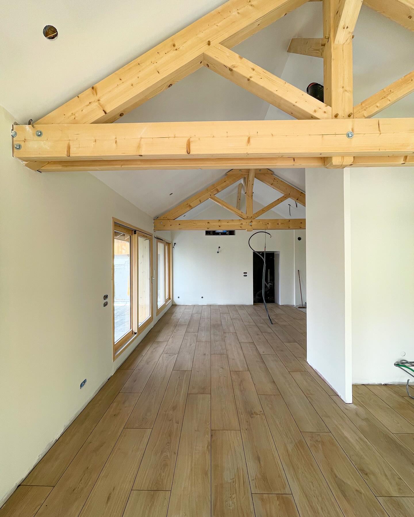 Pose de ce magnifique carrelage effet bois aux dimensions 30x180.