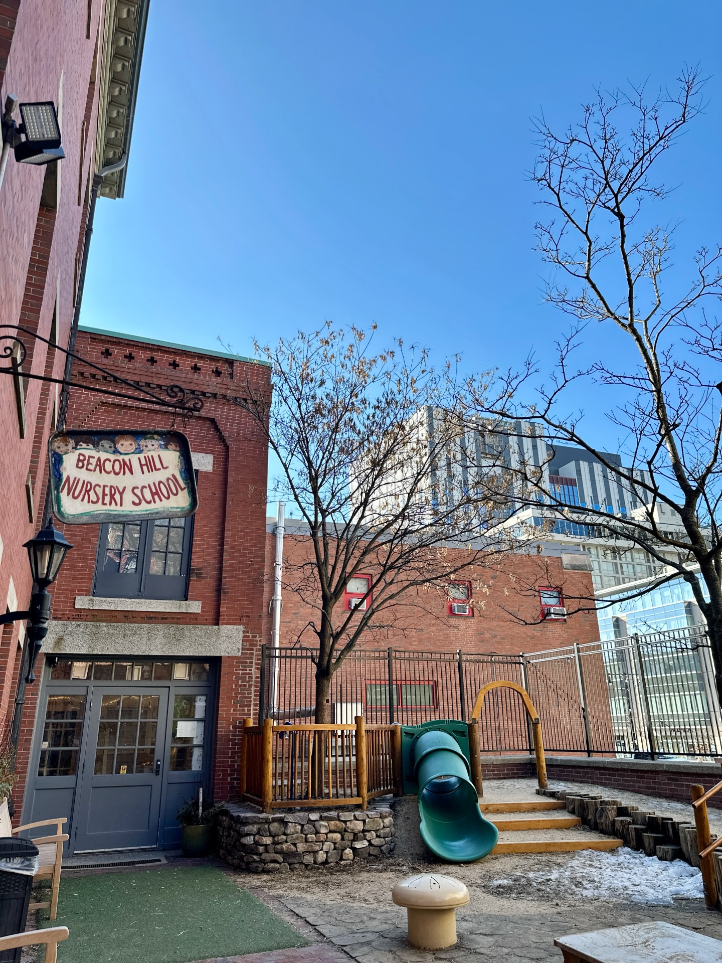 It’s a beautiful day at Beacon Hill Nursery School!🩵