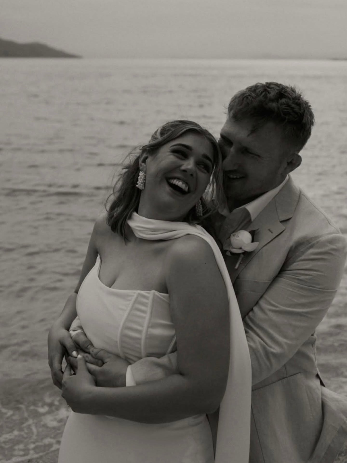 C A I T L Y N
A bespoke gown that holds a special place ✨️
Who doesn't love a wedding that ends up in the pool?
Swipe for all the feels🫶
📷 - @thelostandwild
📍 - @ichaymangreatbarrierreef
💇♀️ - @l.o.h.s.t
💄 - @beautybysamararose
#intimatewedding #bespokegown #bespoke
