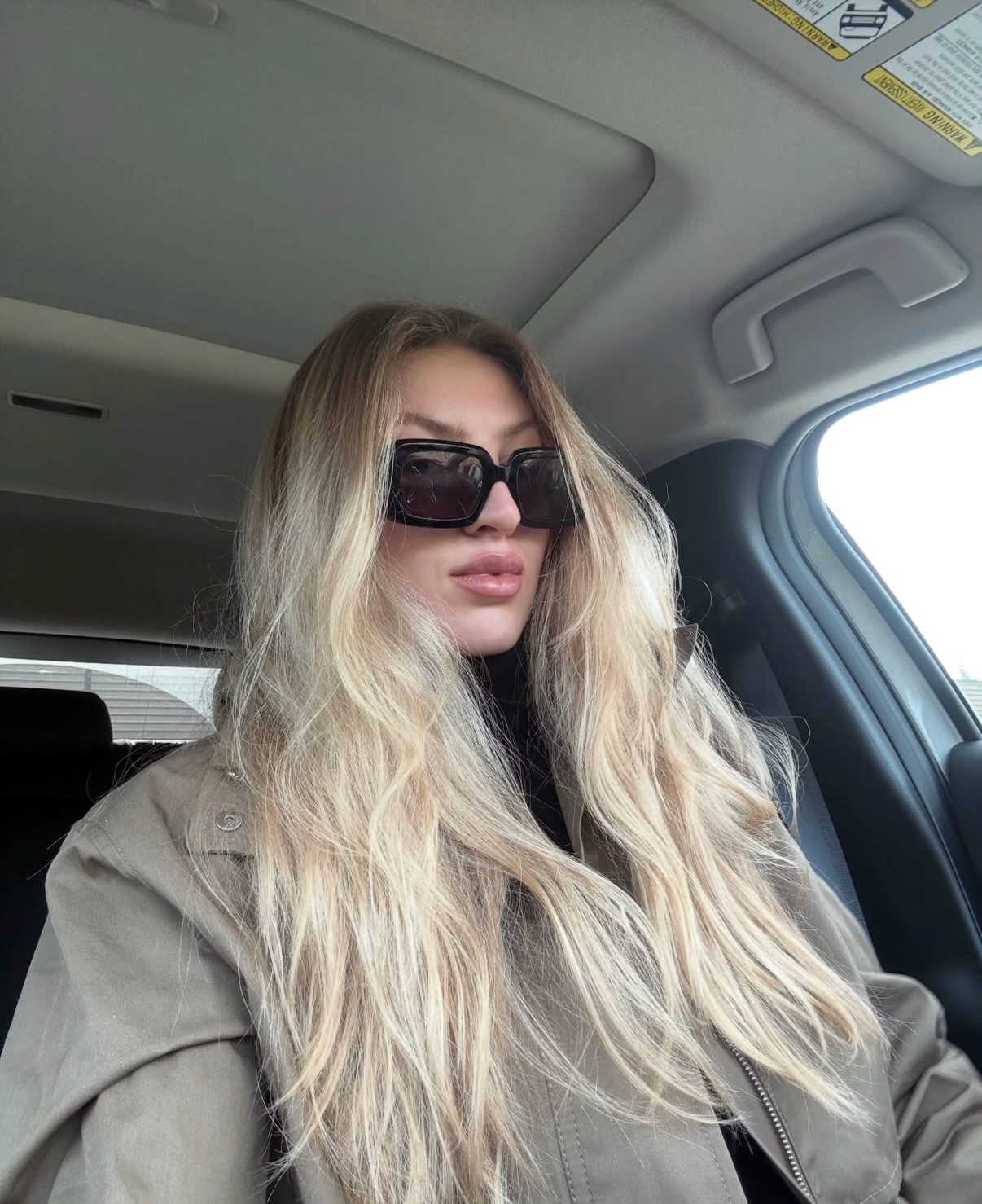 Champagne blonde by @amypurcha 💛