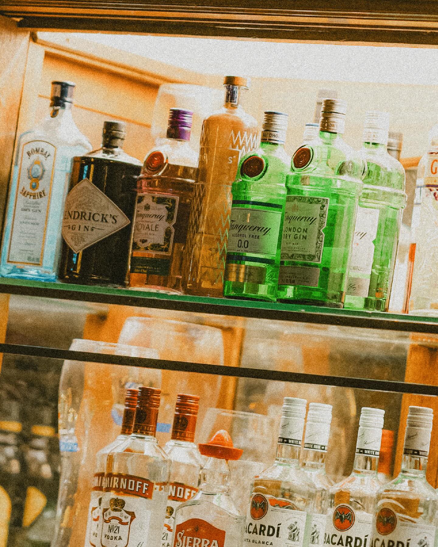 Here, every bottle holds a different story.
#dewaagdelft #delfteats #dutchfrenchbistro #nightout