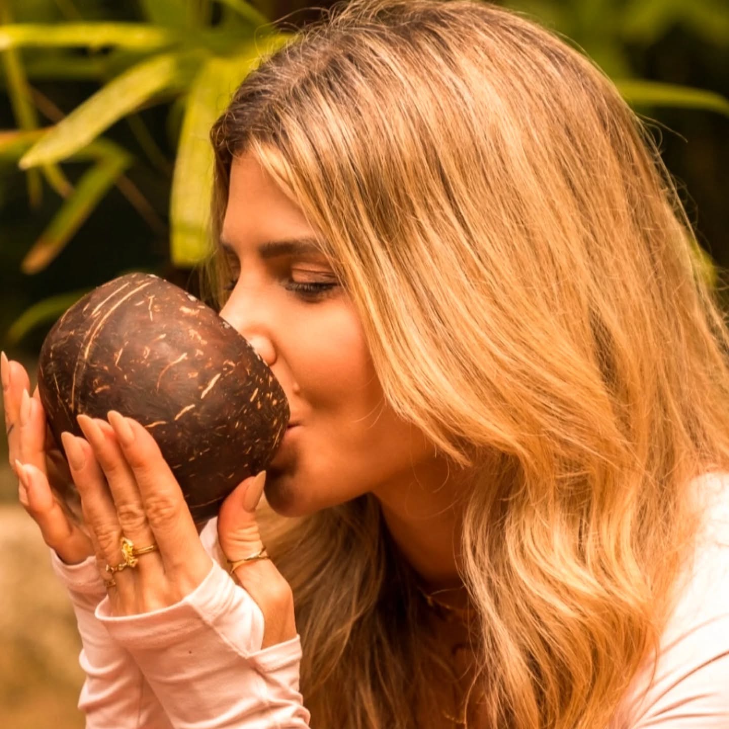 Às vezes um cliente resume tudo em uma frase. 💚
A Márcia disse:
"Todo mundo deveria experimentar comer neste coco… tem mais sabor!"
E é exatamente isso que sentimos quando criamos cada peça da Eco Útil.
Um coco ganha uma nova vida e volta para a mesa como algo bonito, sustentável e cheio de história.
Comer bem também é comer com propósito. 🌱🥥
Experimente você também.