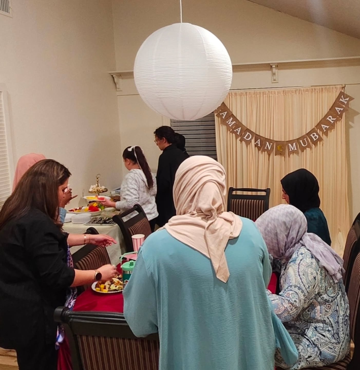 Breaking bread, sharing stories, and gathering in sisterhood. 🌙
Our Femme Social iftar was a beautiful reminder that when women come together with intention, something special always happens. Grateful for every woman who joined us🤍🤍