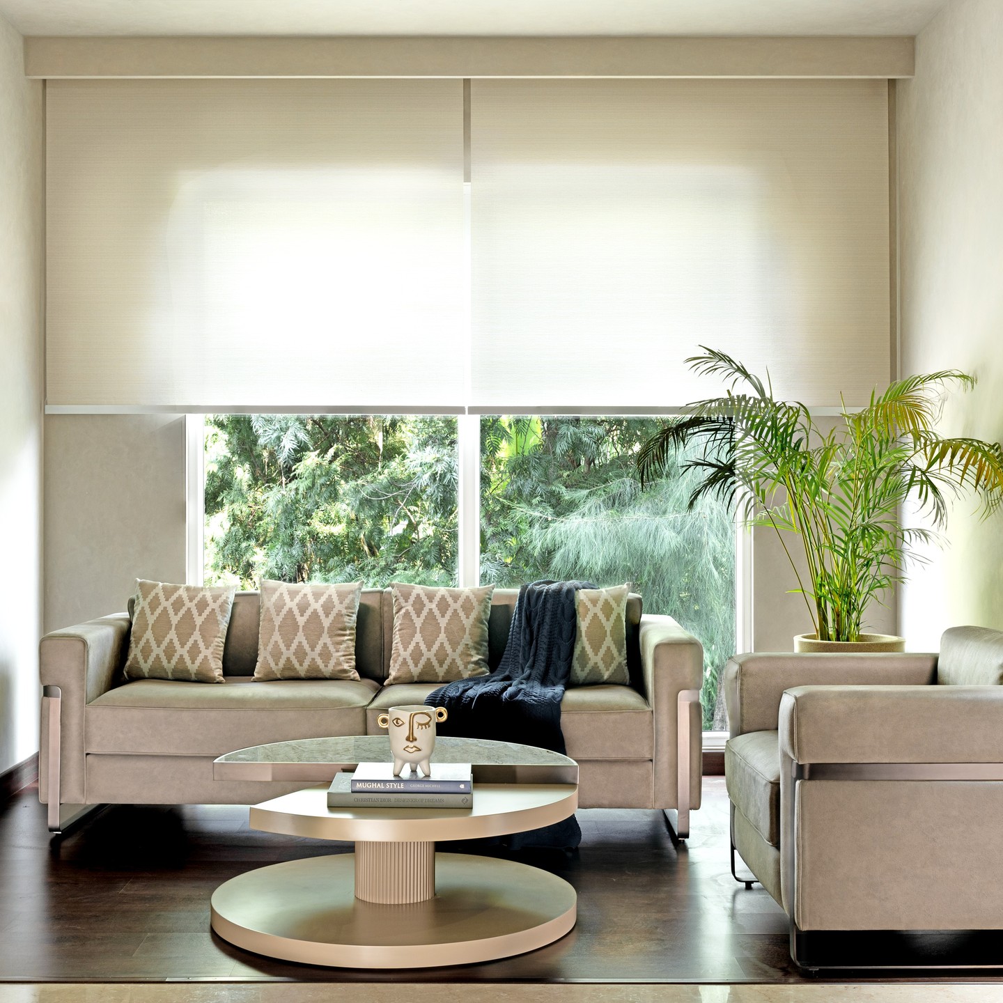 The right furniture can make all the difference in your space.#furniturecrewindia #interior4all #furniture #elegance #elegantfurniture #homes #elledecor #interiors