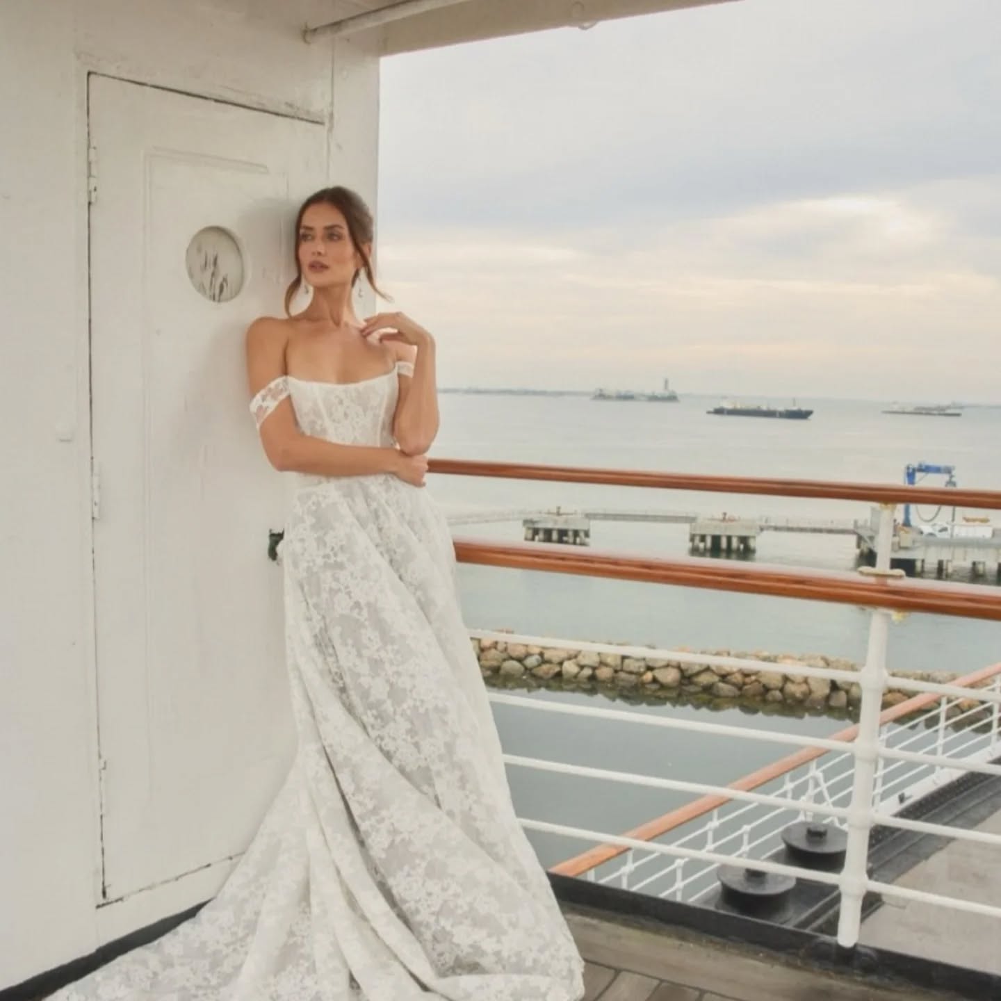 Our Tara Lauren Trunk Show has arrived. This collection will be ln the shop now to 3/21. By appointment💗
#bridalgowntrunkshow
#classicbride
#phillybrides
#2026bride